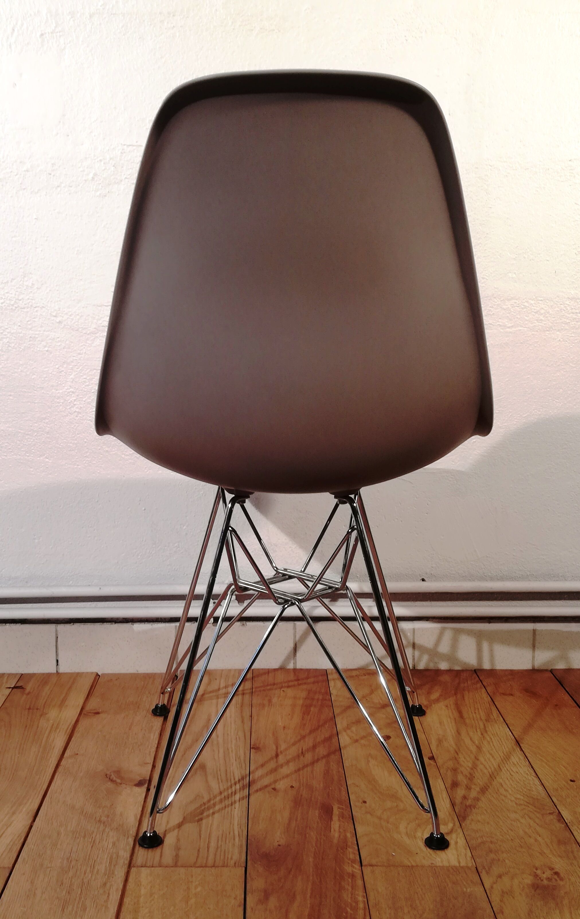 DSR chair by Charles & Ray Eames edit by Vitra