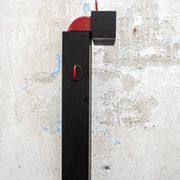 Rare lampadaire en métal laqué et plastique. Designer Emilio Ambasz Producteur Stilnovo