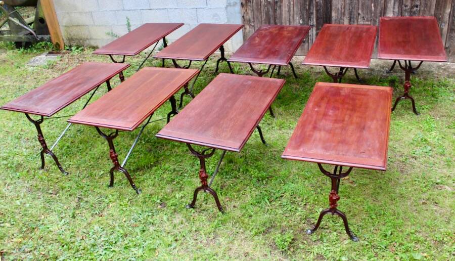 9 tables bistrot en bois et fer forgé, 1900