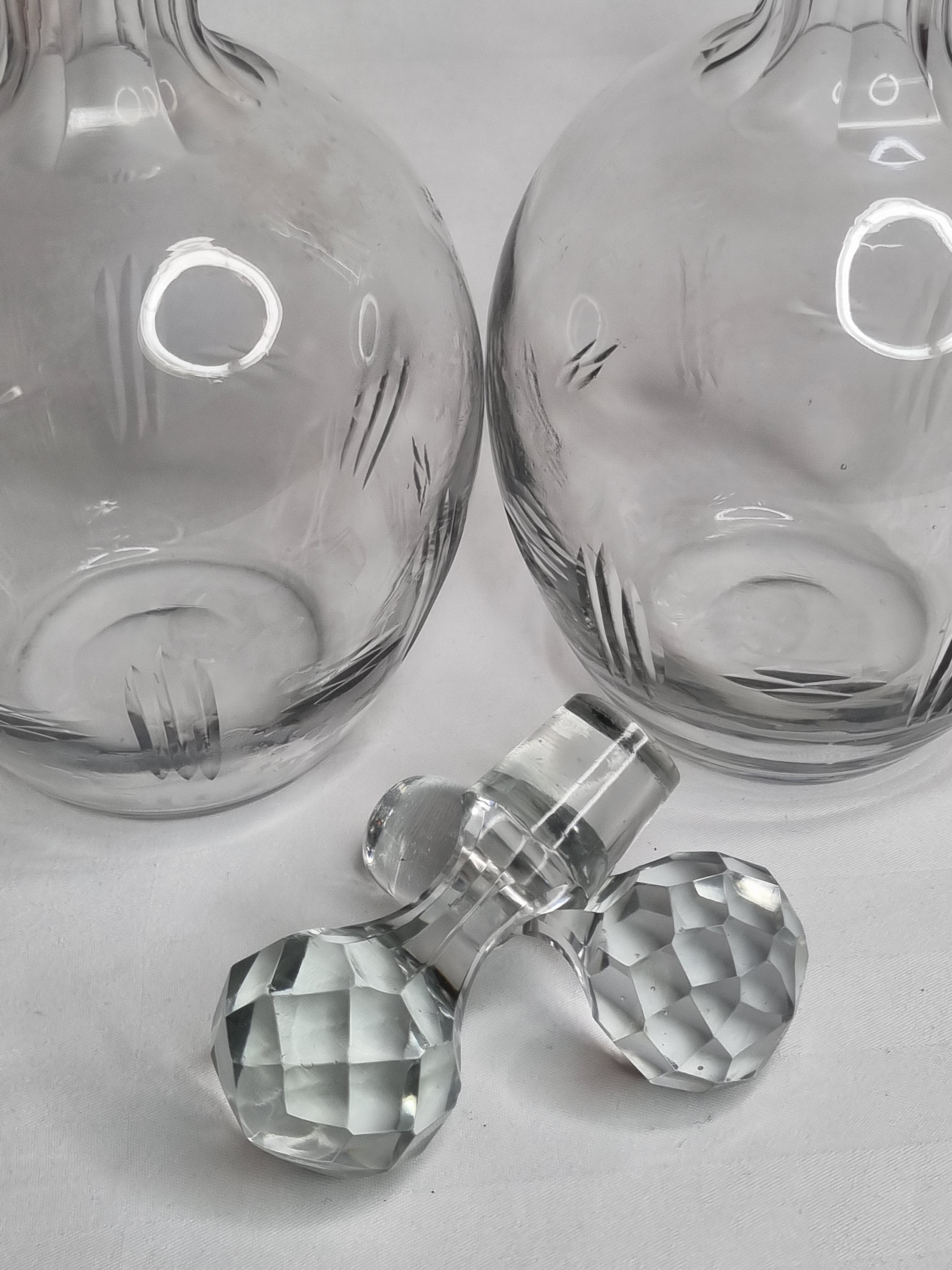 Pair of carafes in cut crystal XIX th, 31 cm