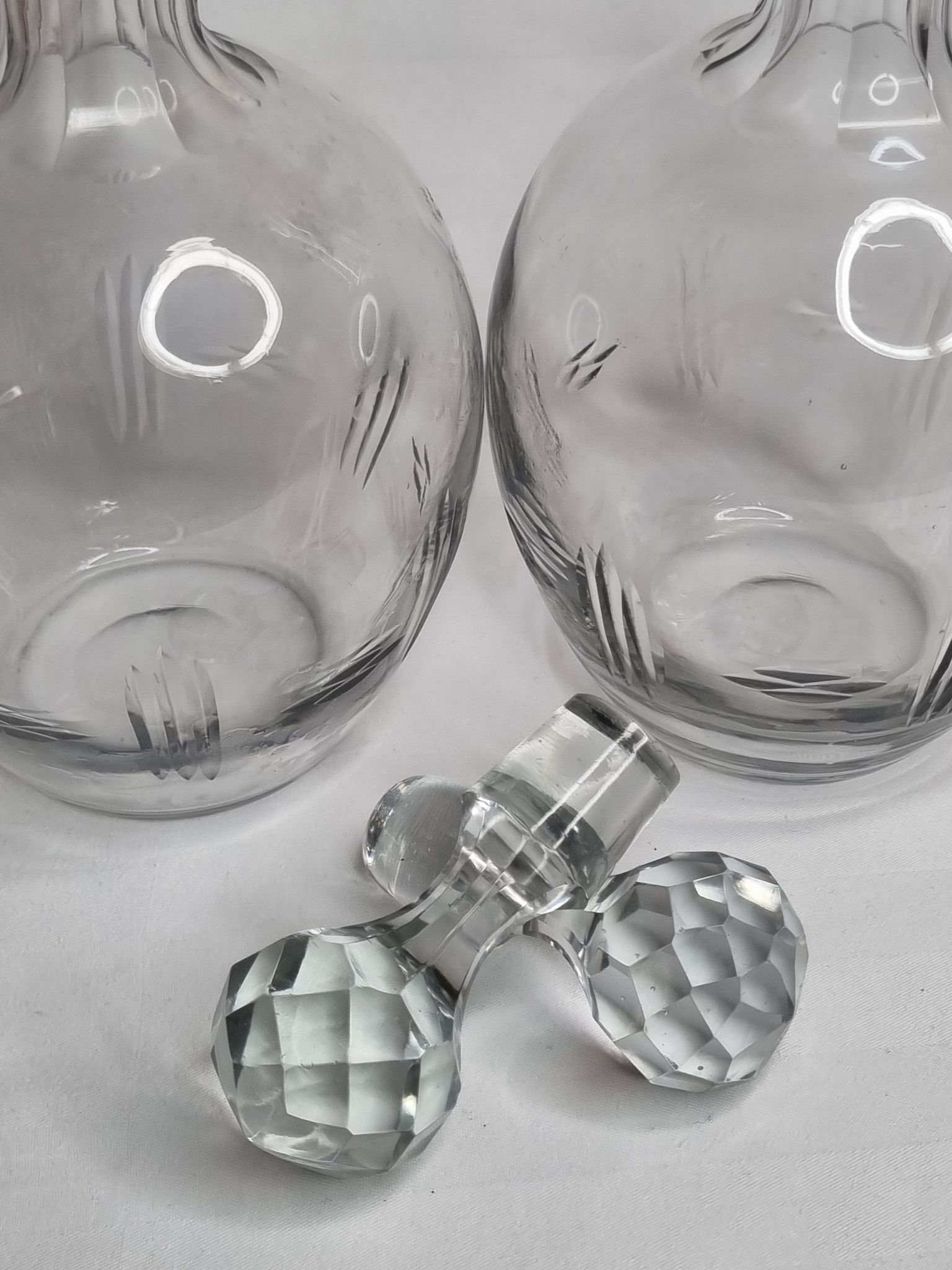 Pair of carafes in cut crystal XIX th, 31 cm