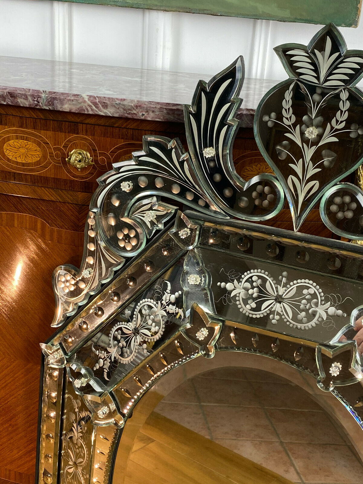 Early 20th century Venetian mirror made of bevelled glass engraved 123 x 73 cm