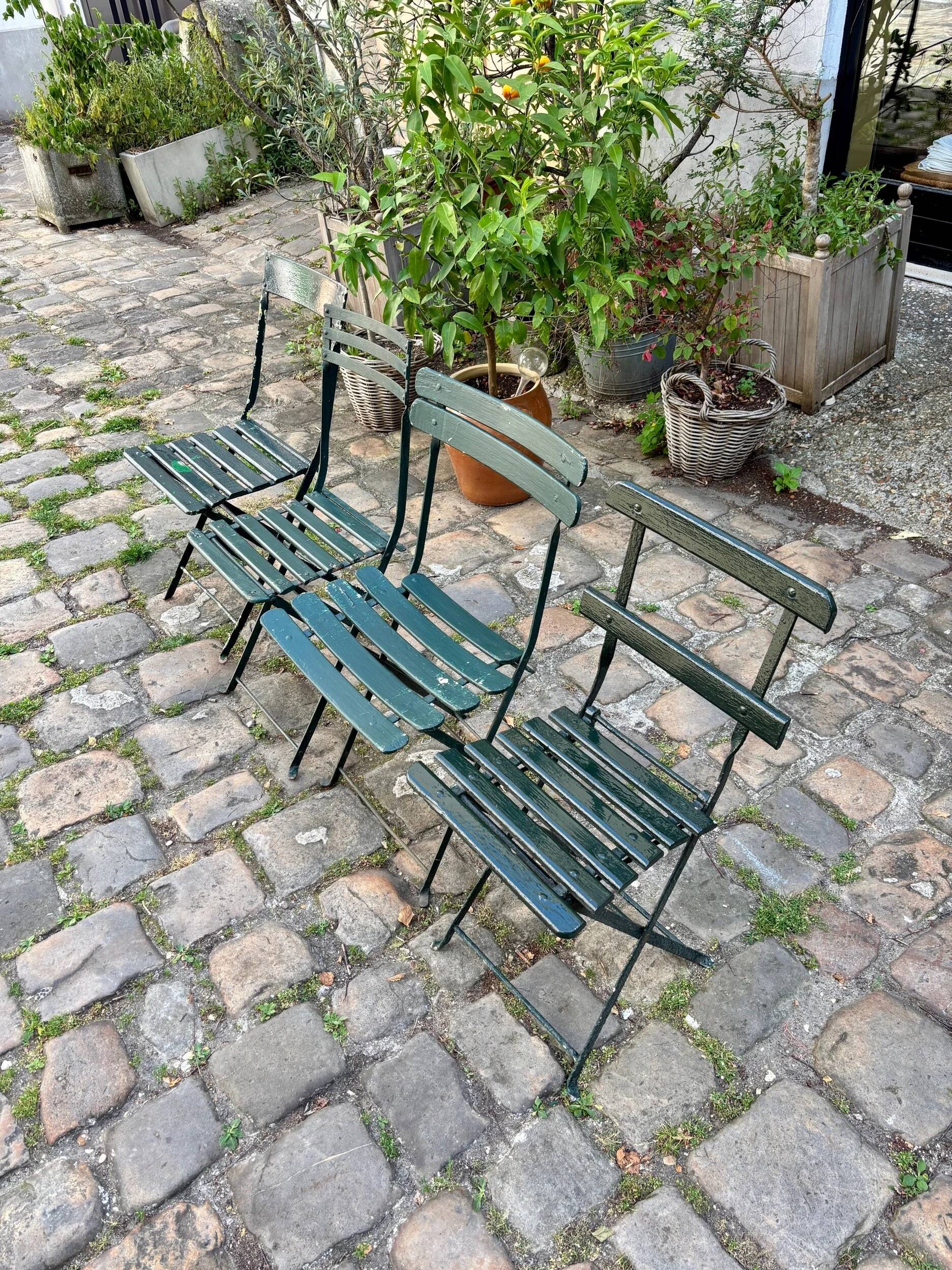 Salon de jardin, table et 4 chaises pliantes en métal vert