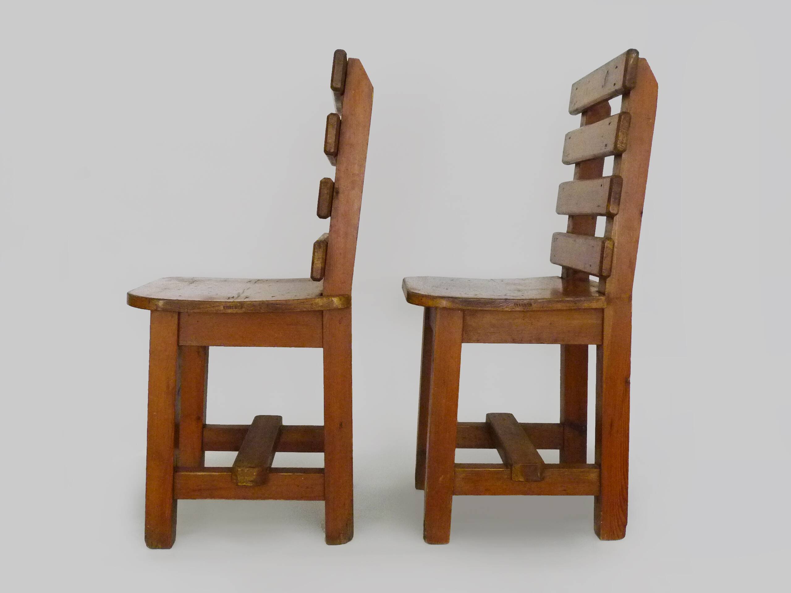 Paire de chaises en chêne massif vintage des années 70