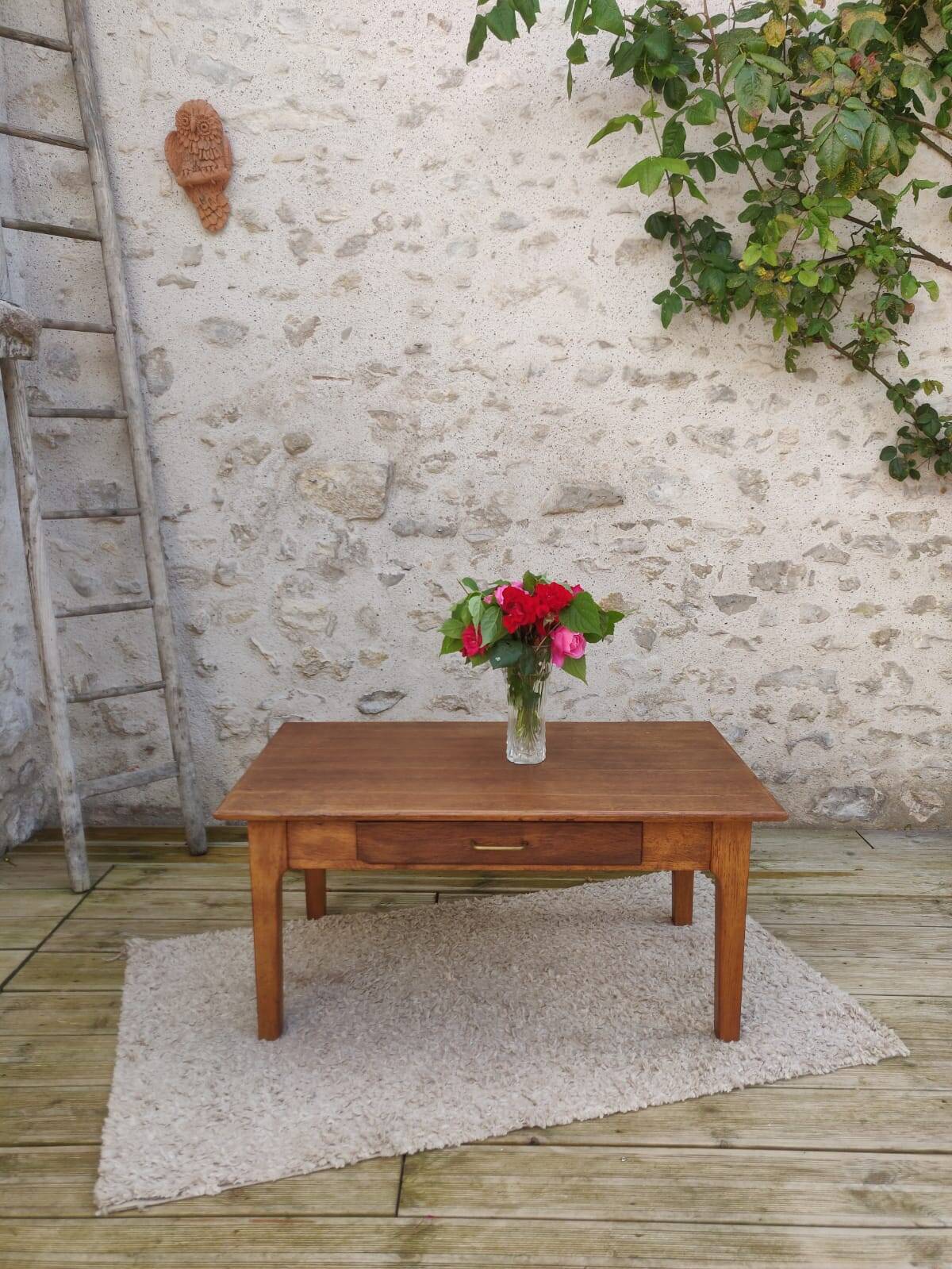 Coffee table with drawer
