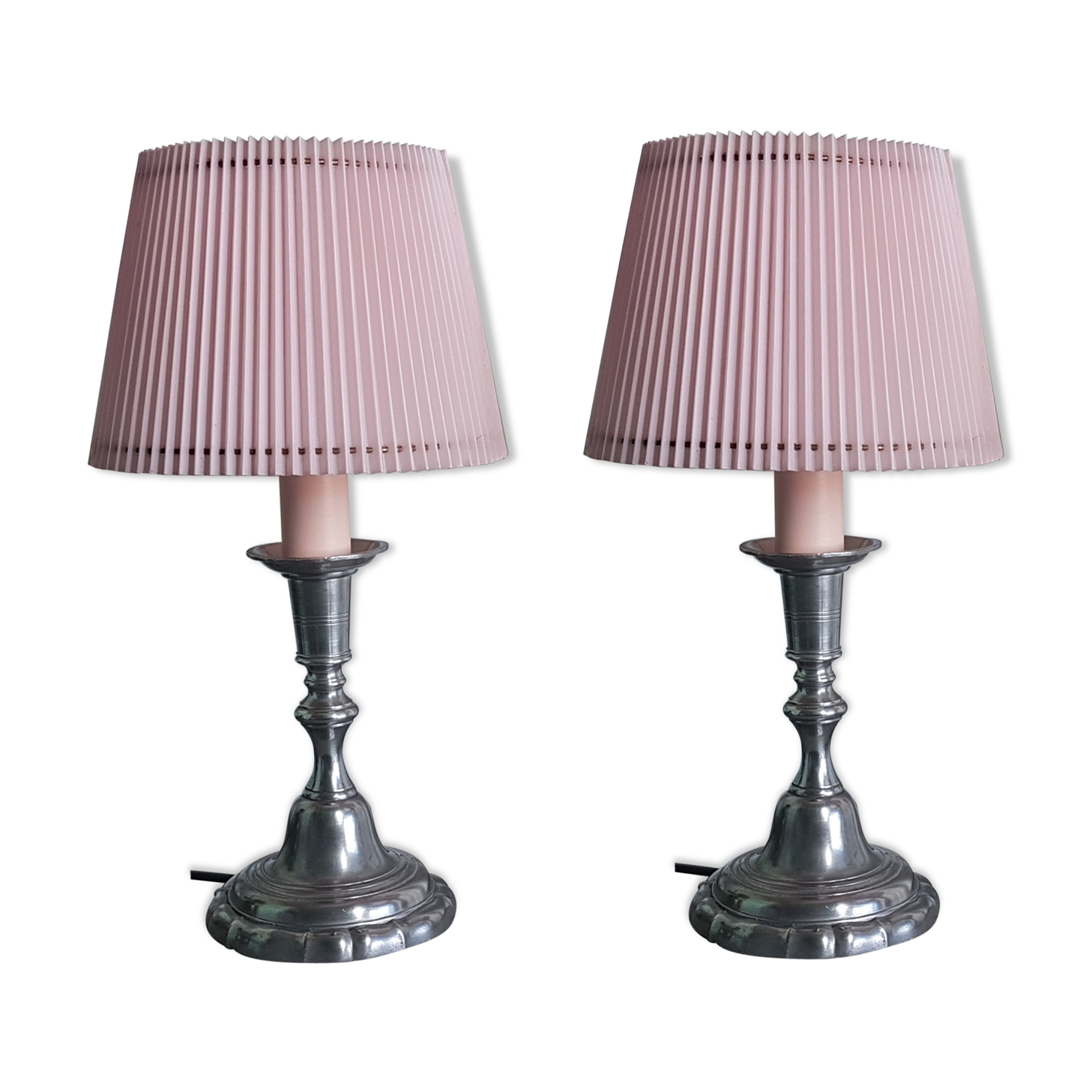 Duo of bedside lamps