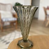Vase art deco en verre gris