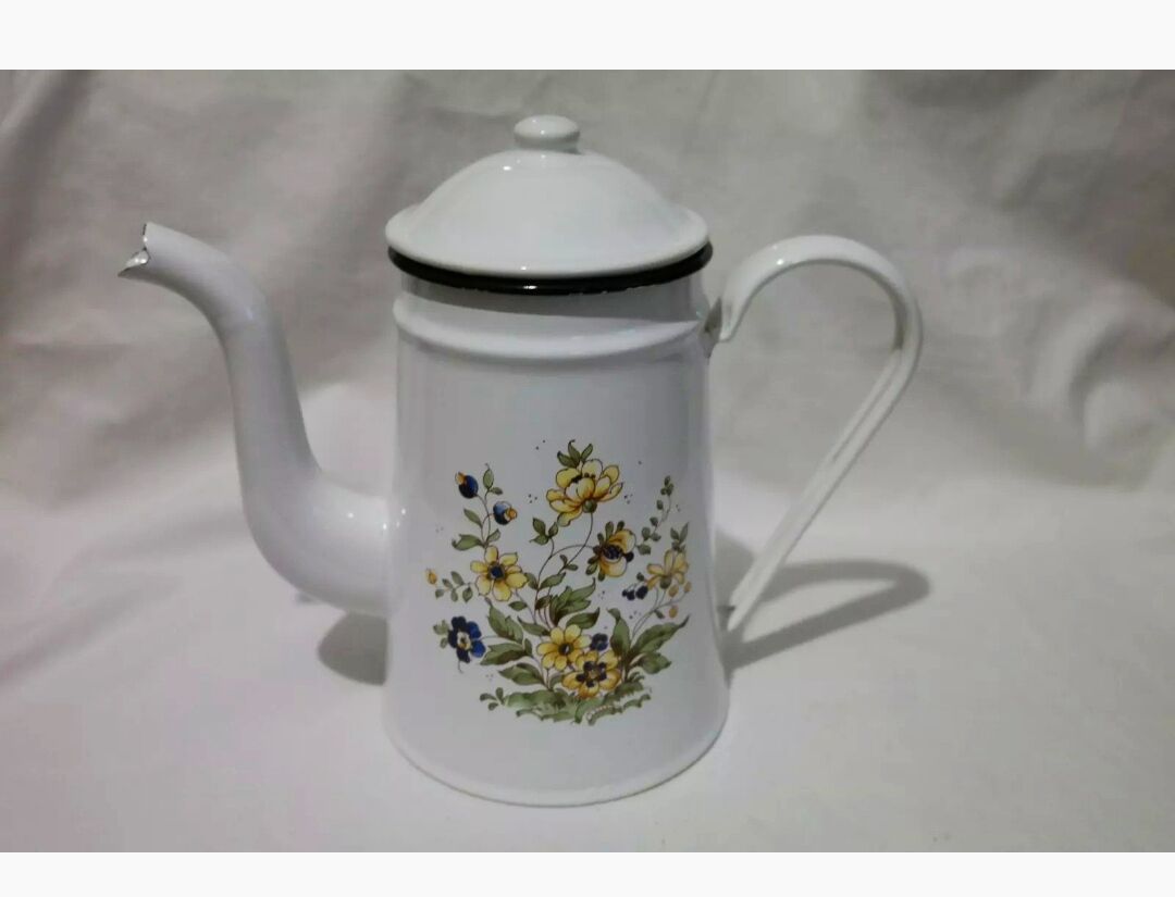 Enamelled sheet metal coffee maker
