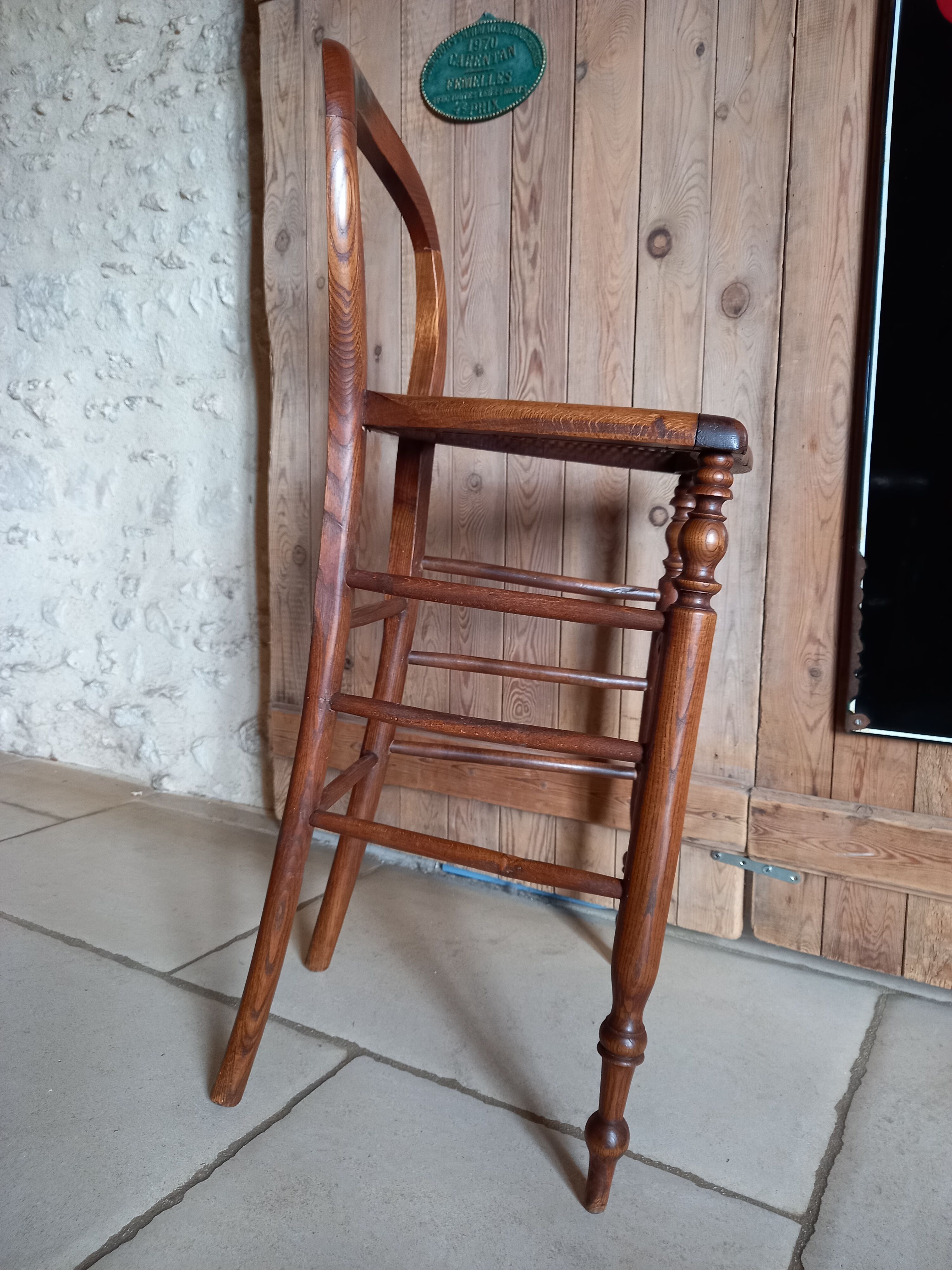 High chair called "sitting standing", late nineteenth early XX th