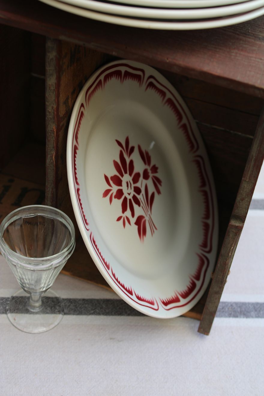 Set of 6 flat ceramic plates