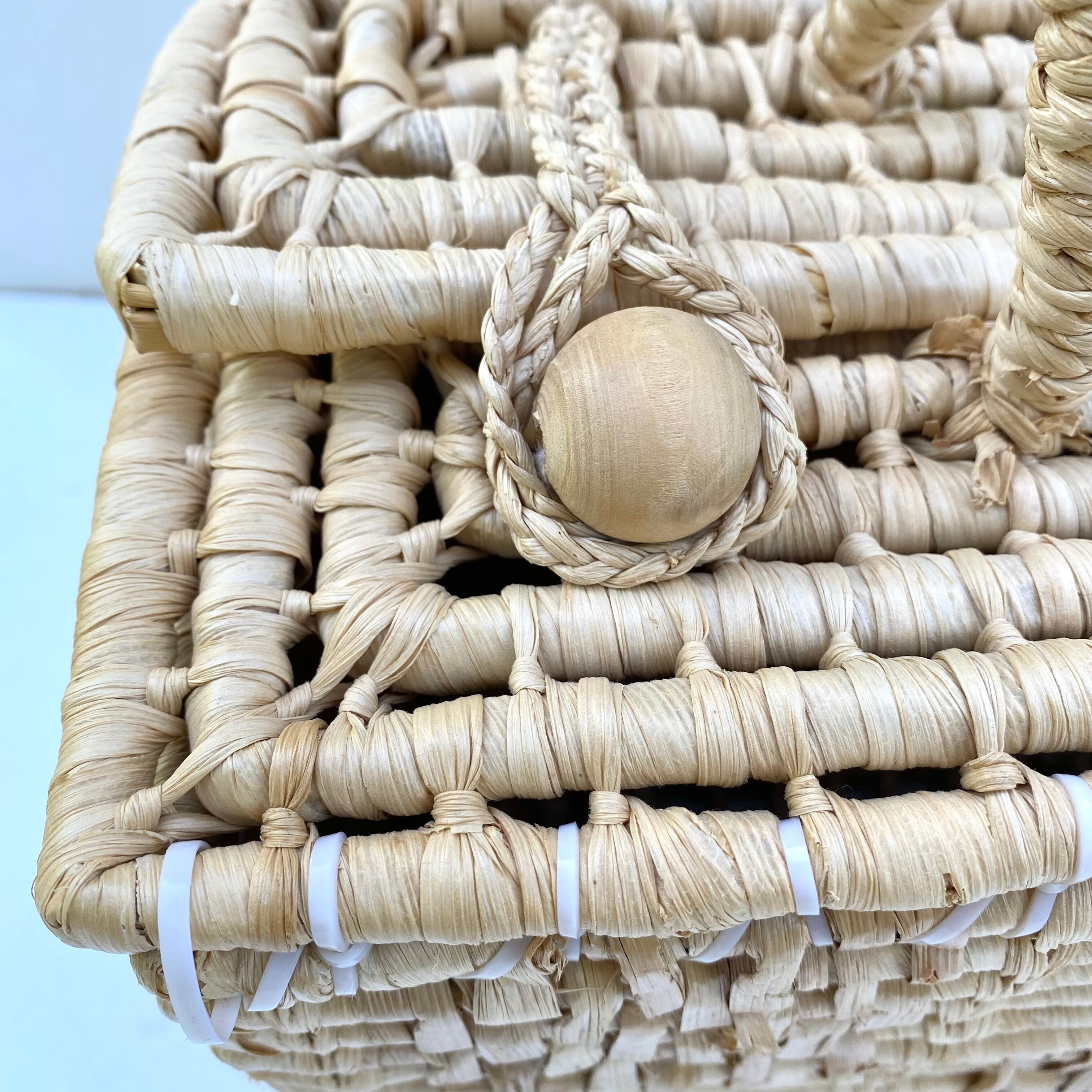 Valise vintage en fibres naturelles