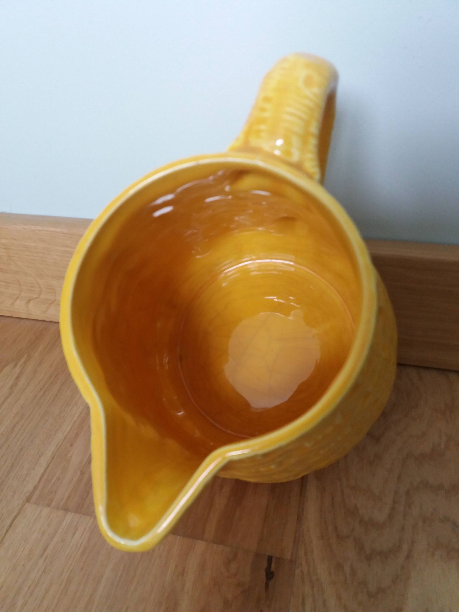 Pichet Digoin Sarreguemines barbotine décor osier