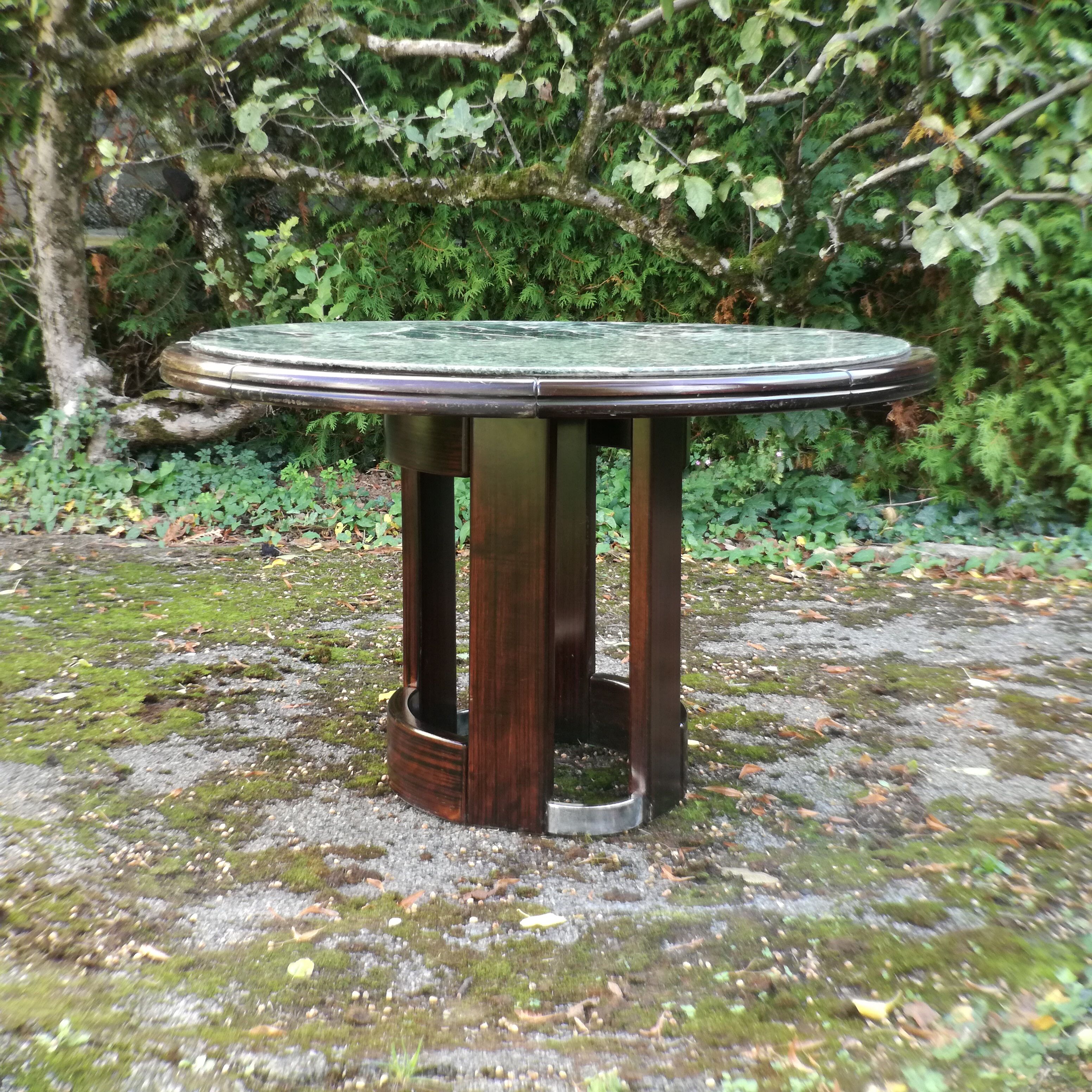 Art Deco round table in green marble