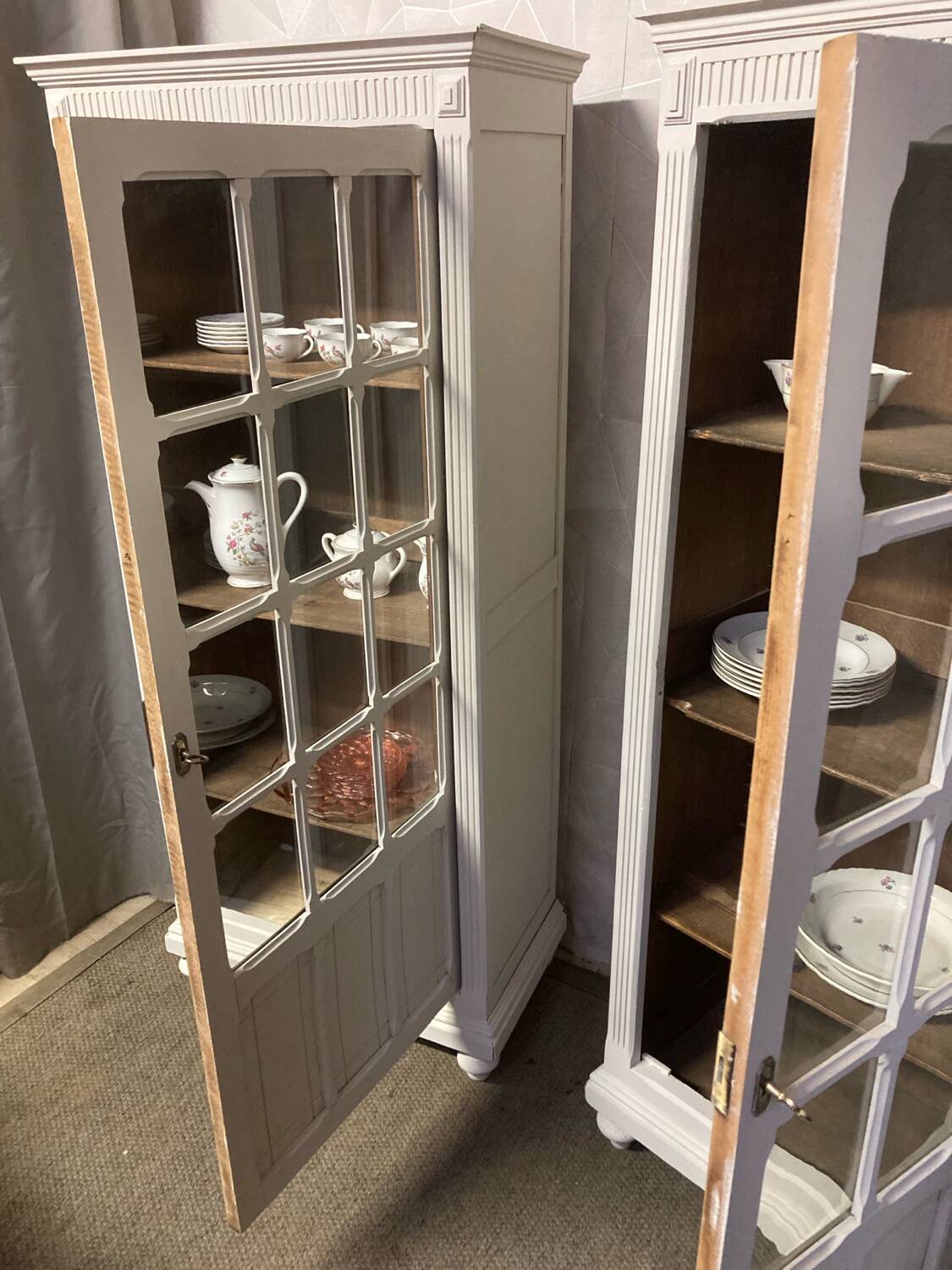 Pair of Parisian showcases