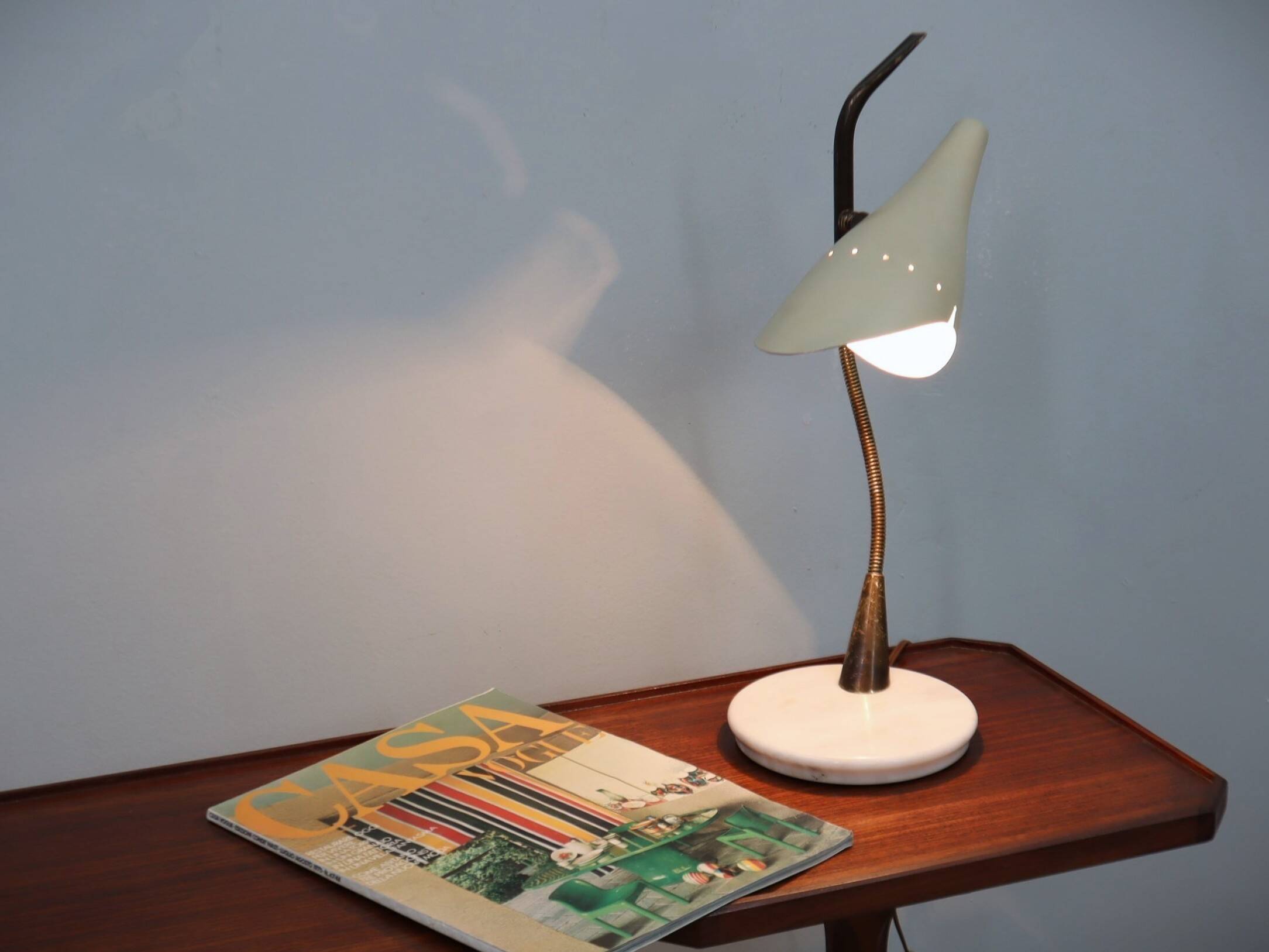 Oscar Torlasco for Lumen rare 1950s Italian table lamp in brass and marble