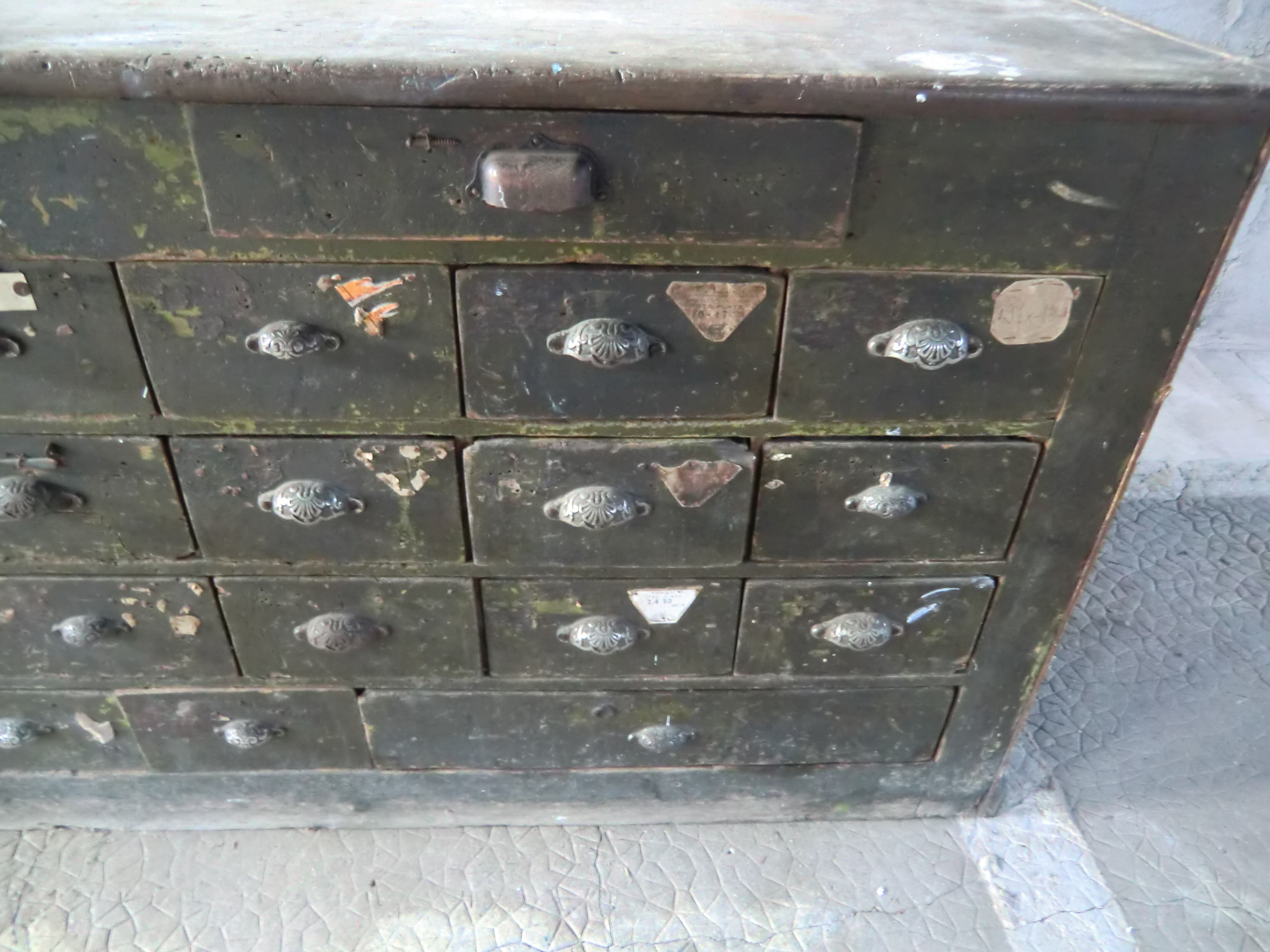 Meuble de quincaillerie