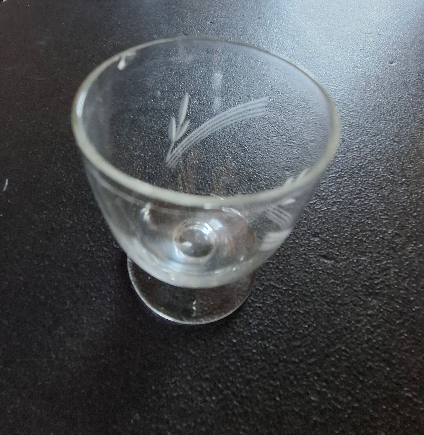 Port decanter and its 6 glasses