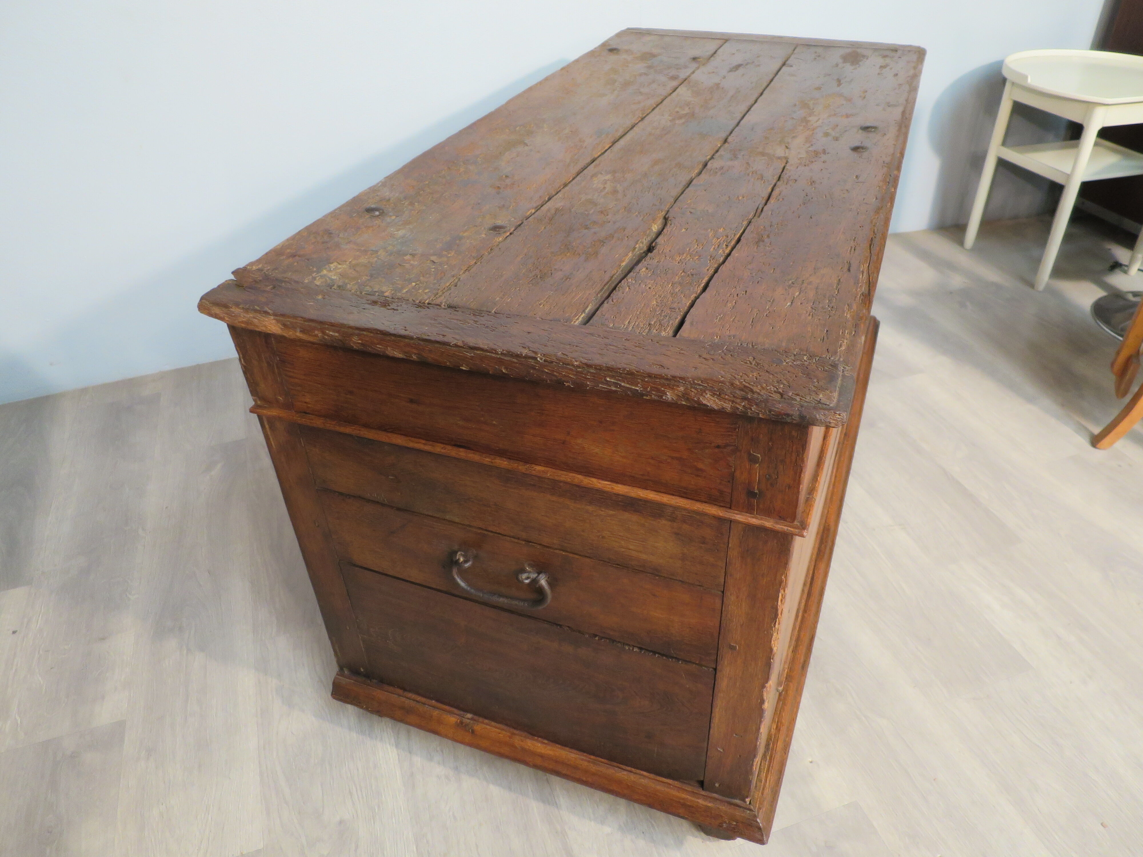 Solid oak box at the end of 19th