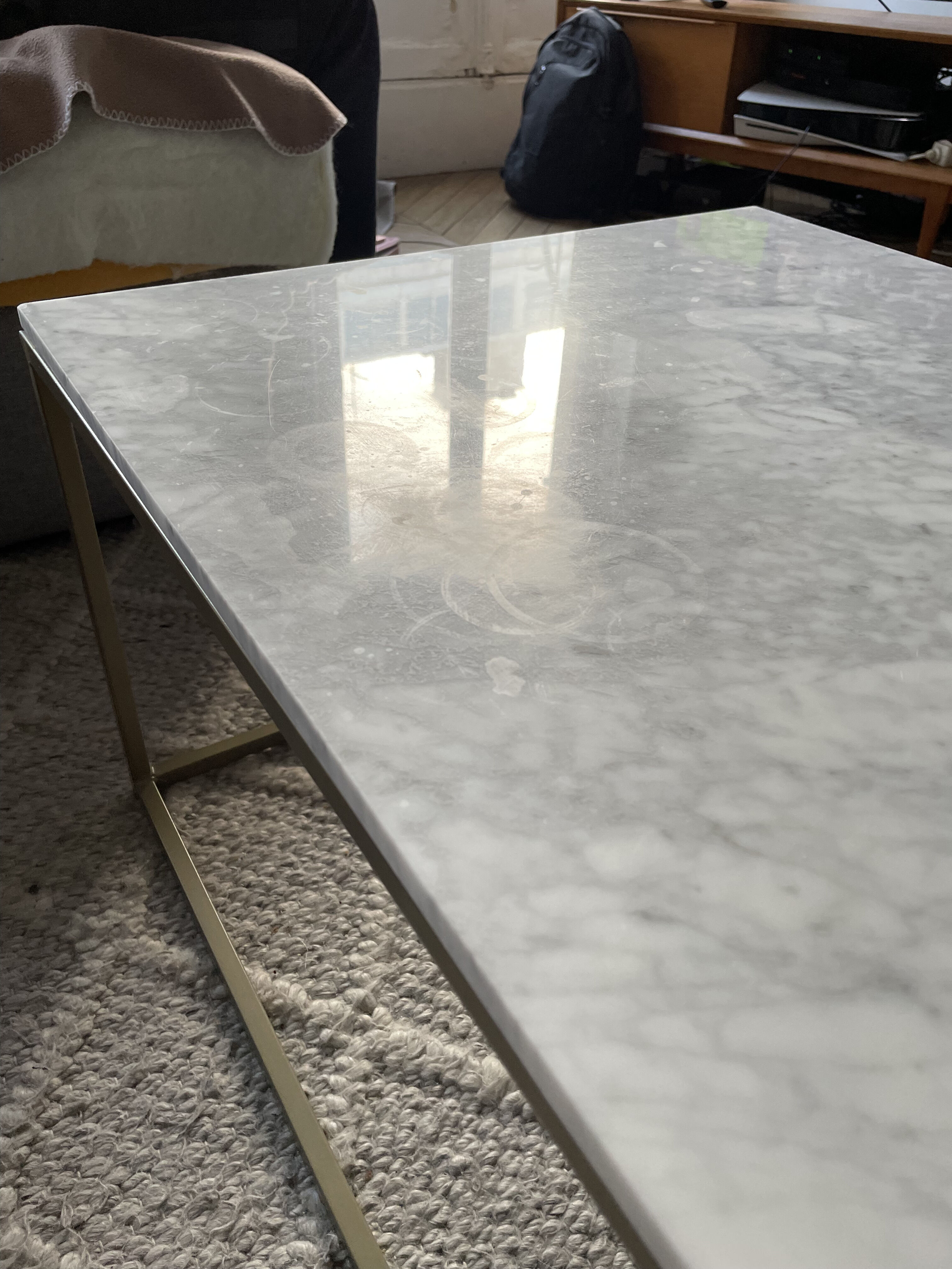 Rectangular coffee table in white marble