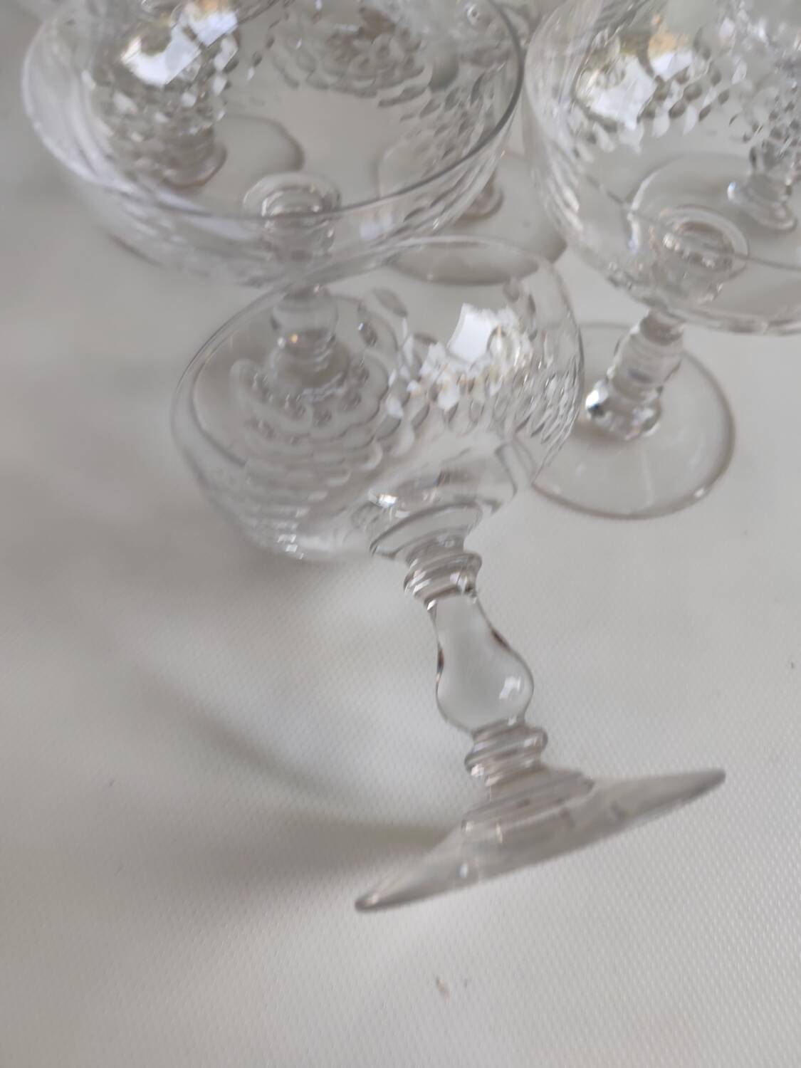 12 coupes à champagne en cristal Baccarat, vers 1920