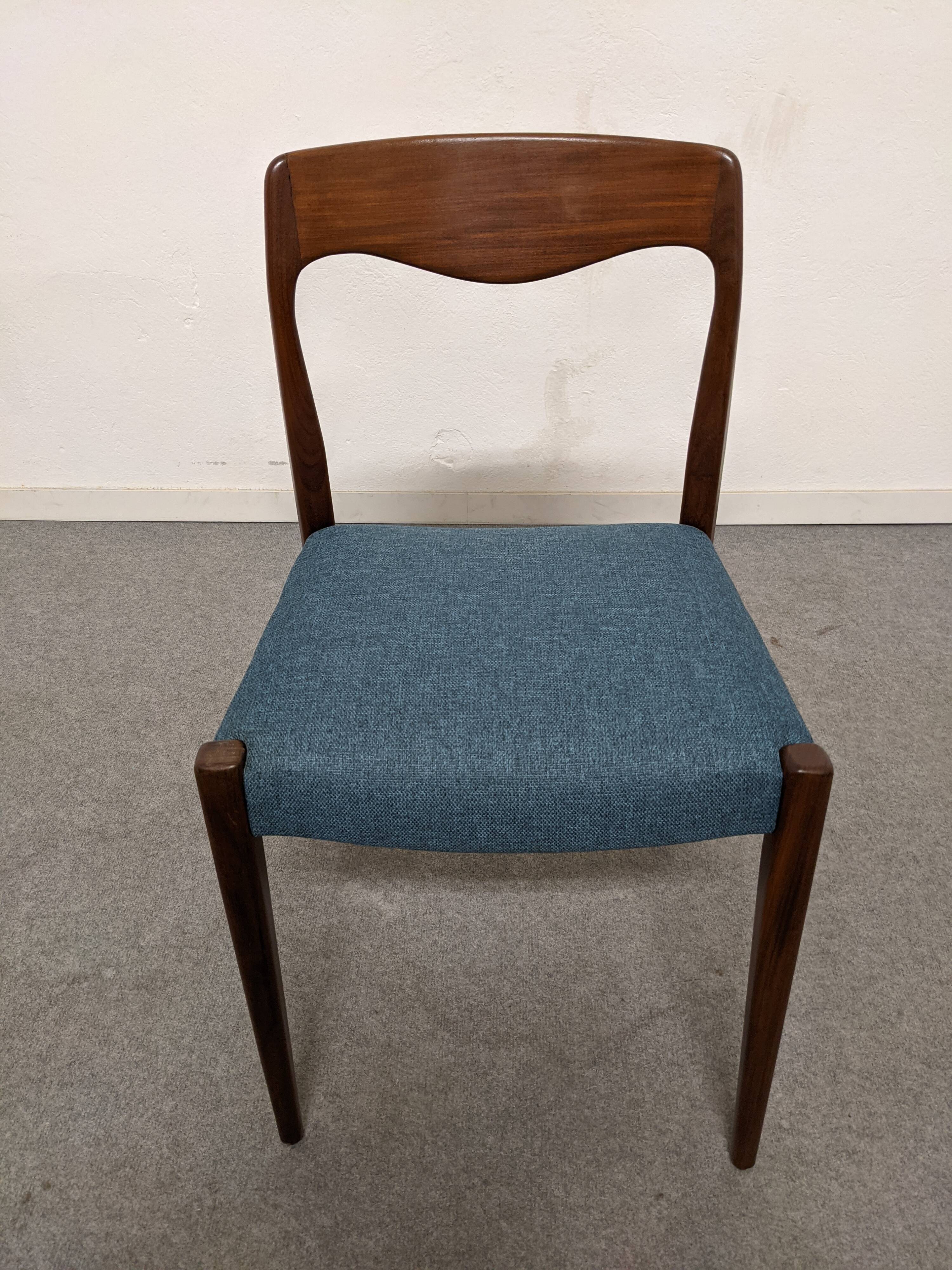 Set of 6 Danish teak chairs from the 60s/70s