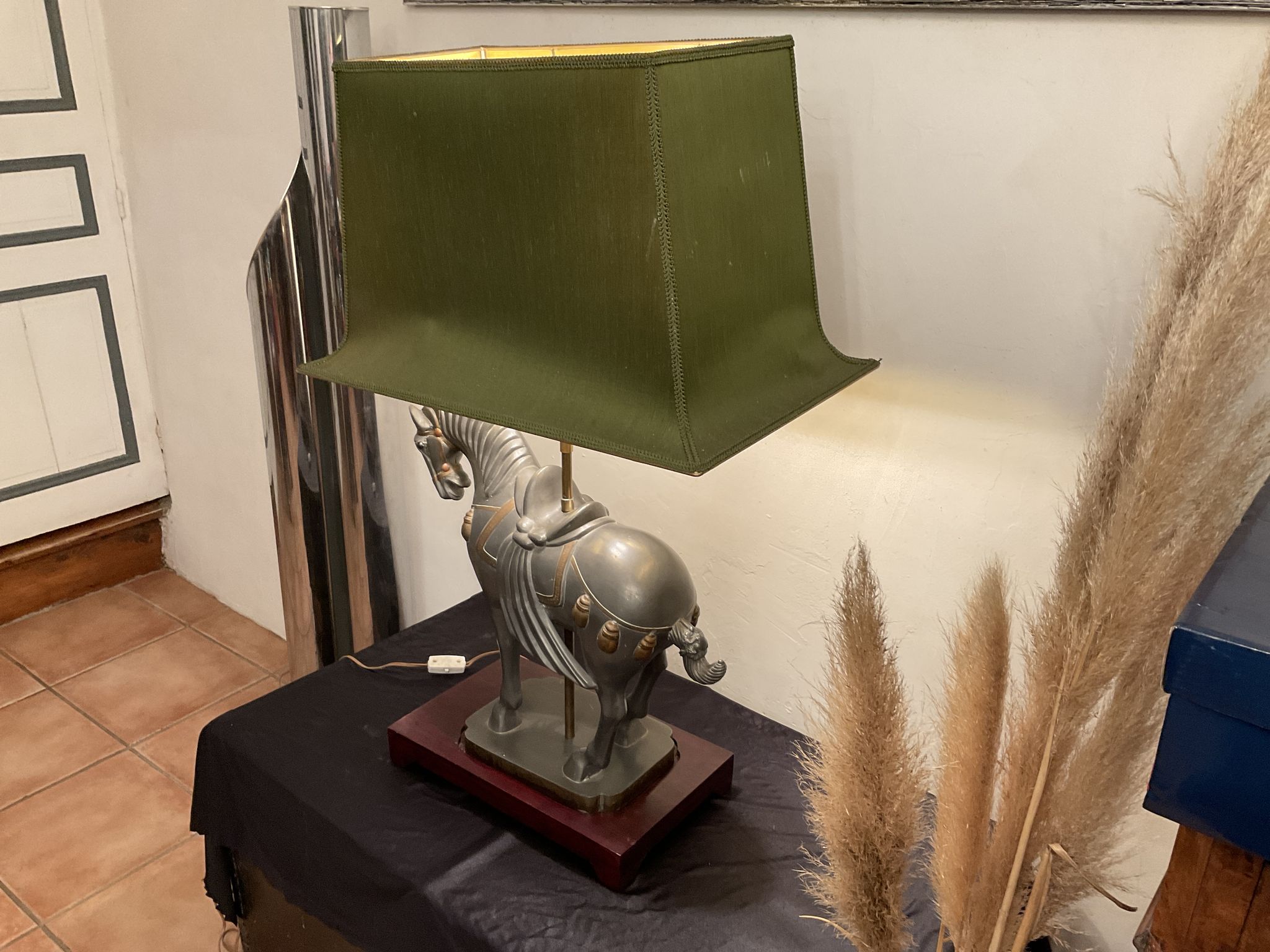 Lampe vintage cheval  en étain