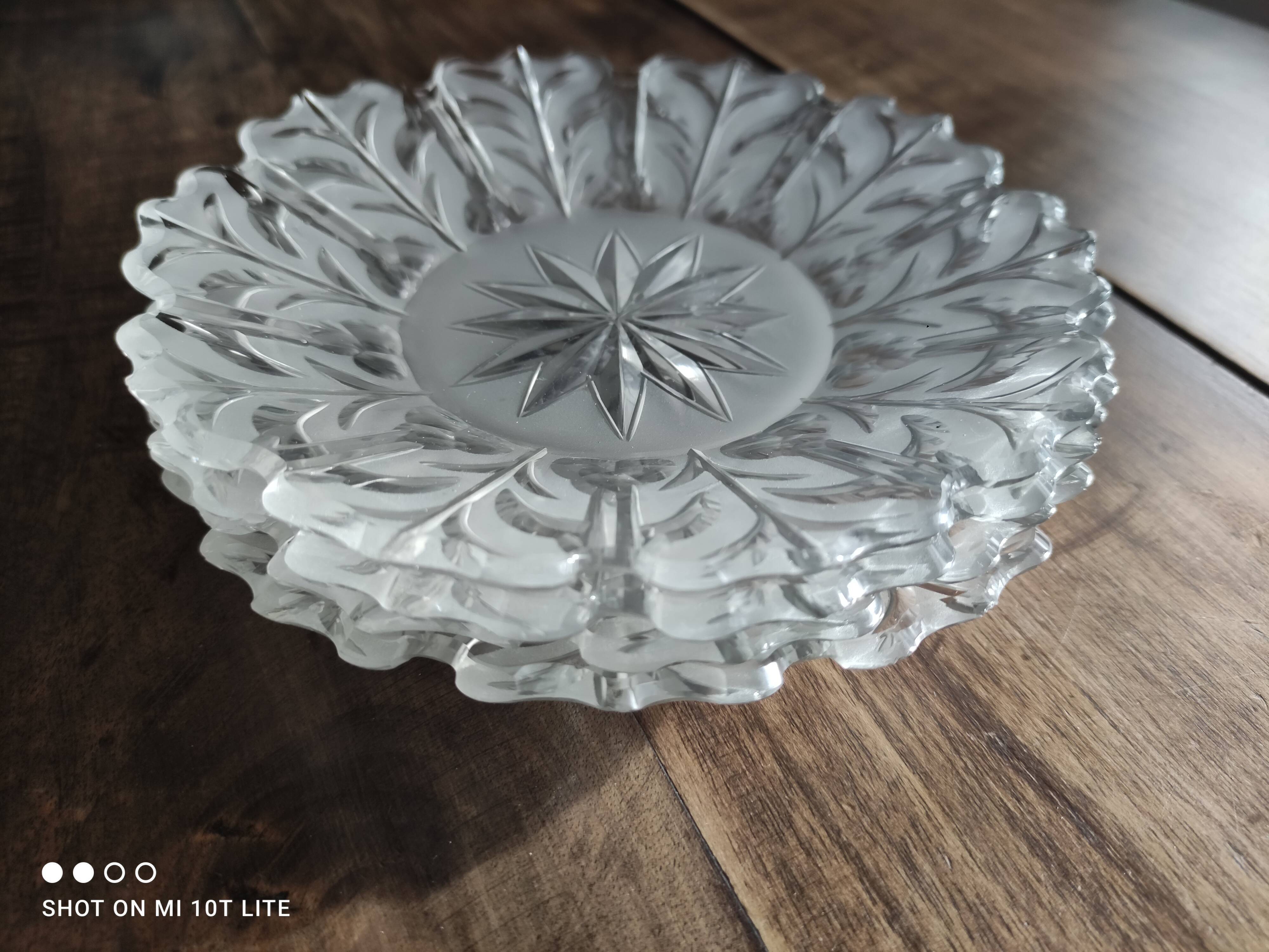 Set of 4 opaque glass bread plates snowflake