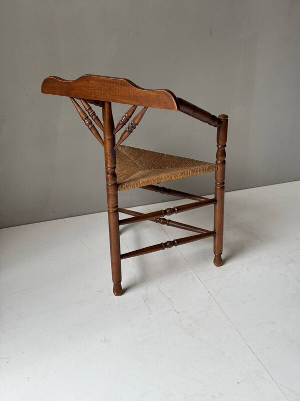 Chaise tripode vintage en bois tourné et assise en paille tressée