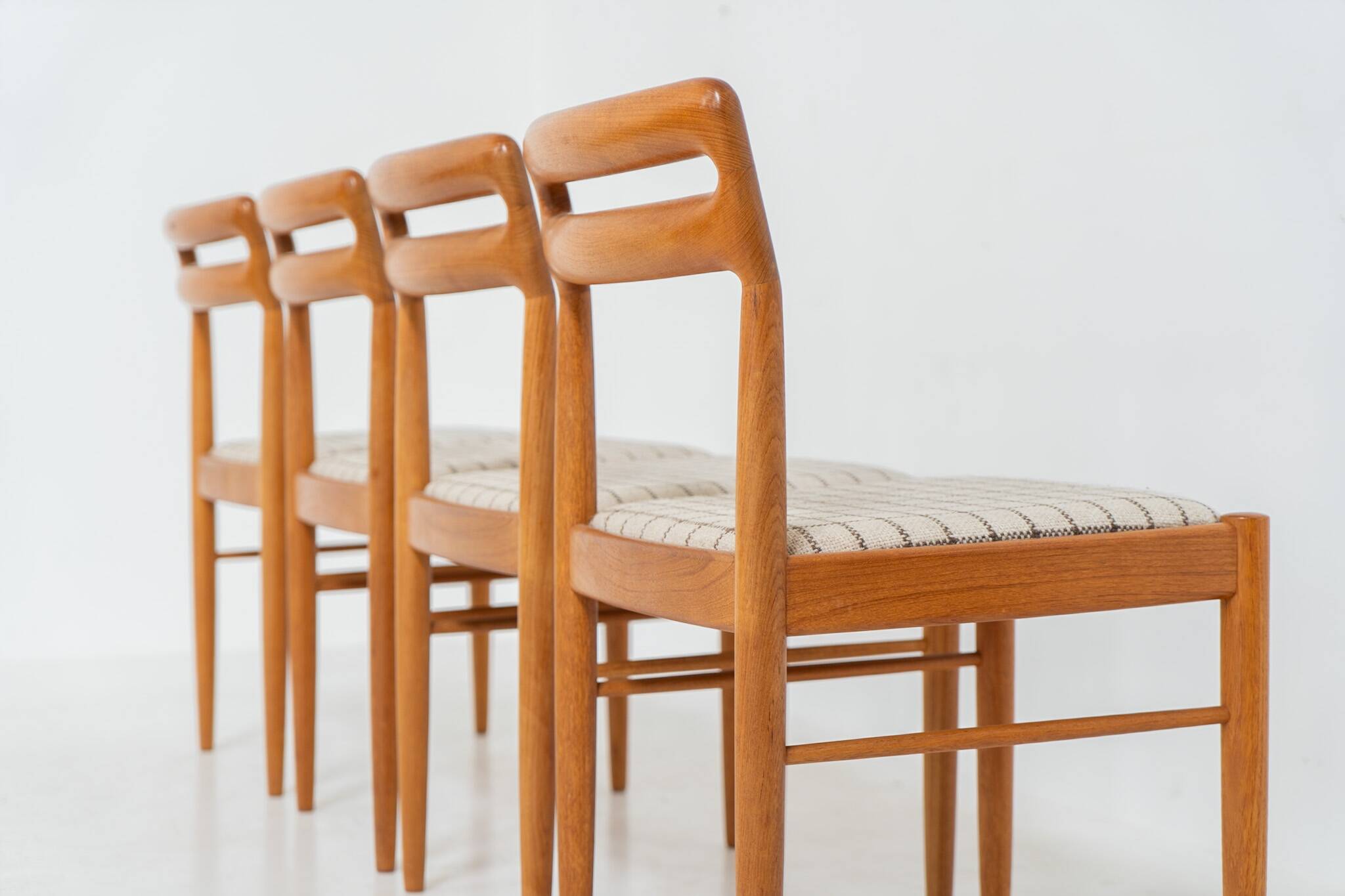Ensemble de 4 chaises de salle à manger par H.W. Klein pour Bramin