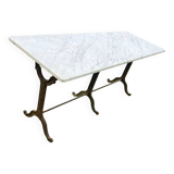Three-legged bistro table