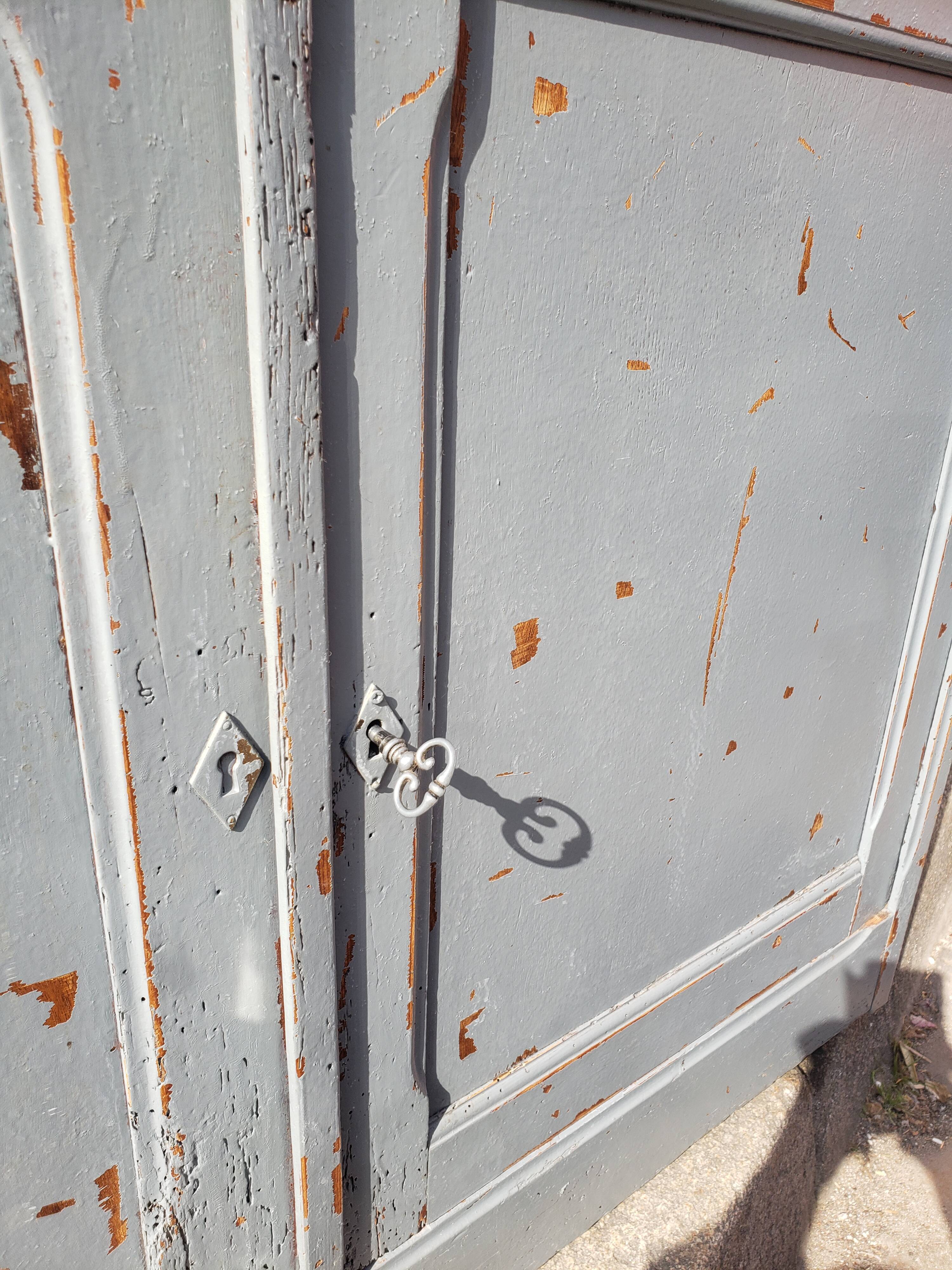 Slate and raw Parisian buffet