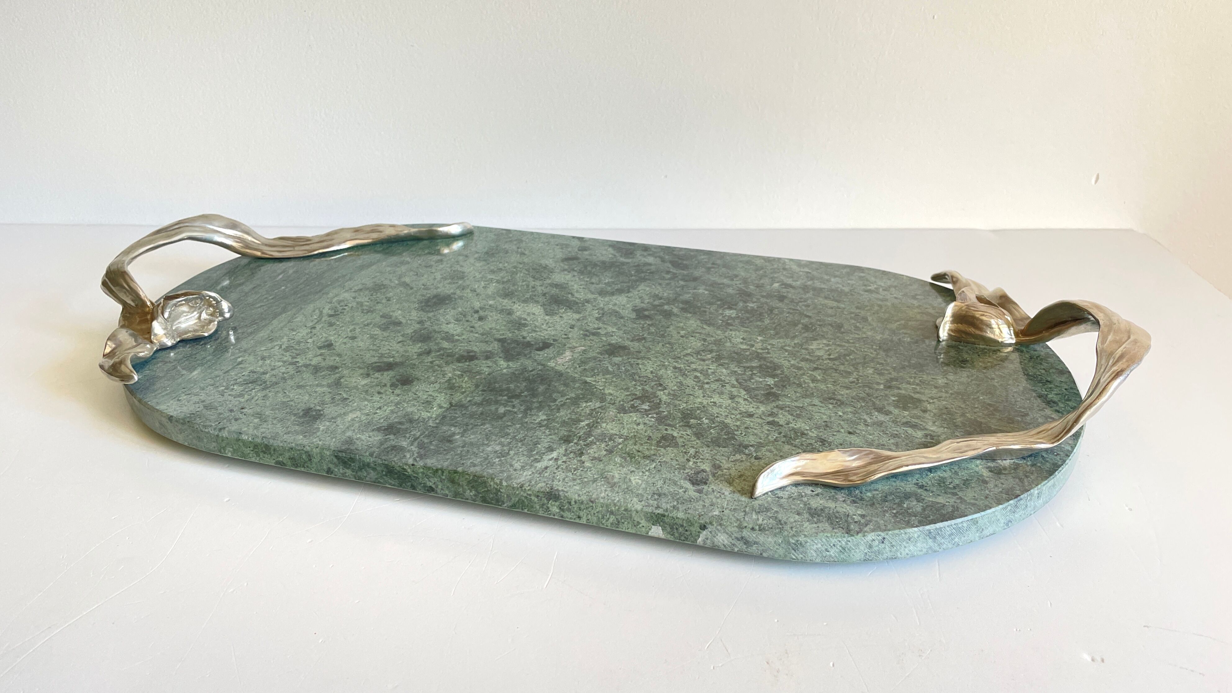 Oval top in marble and tin