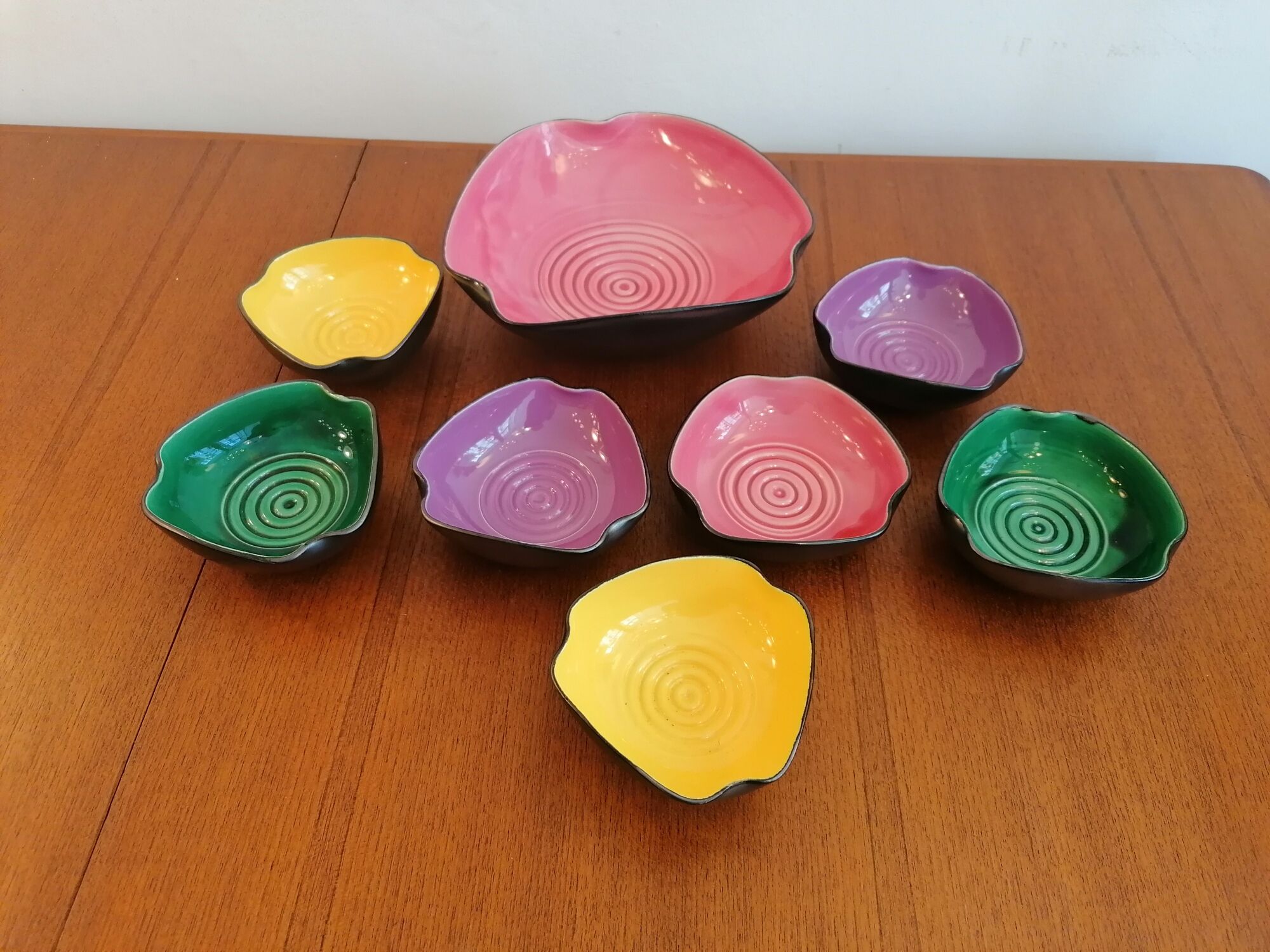 Service in black ceramic and colors, 1950