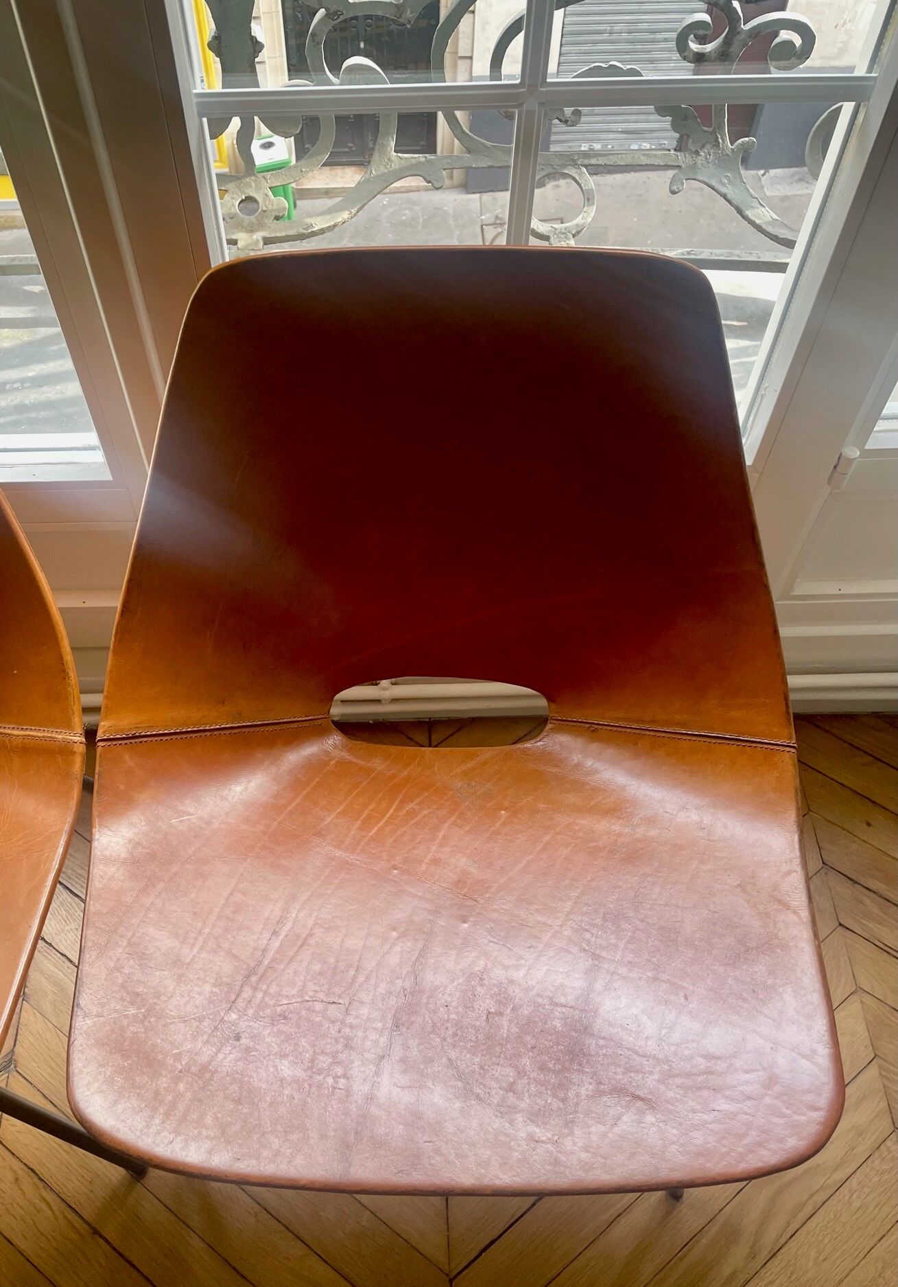 Chair "Tonneau" Pierre Guariche in leather