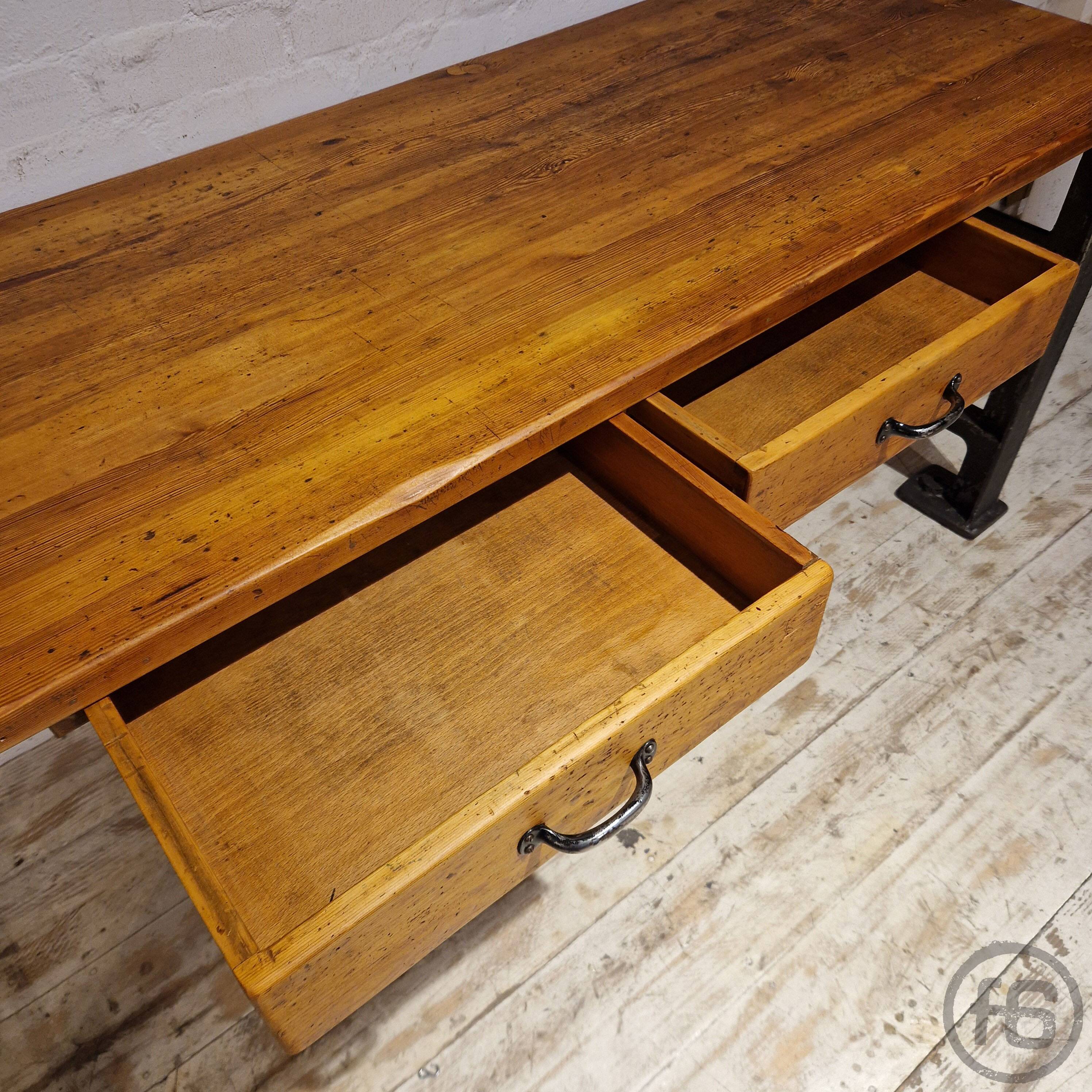 Bureau de travail industriel