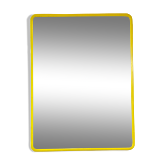 Miroir années 1970 cadre plastique jaune