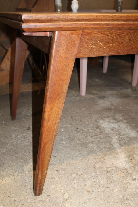 Vintage extendable oak table