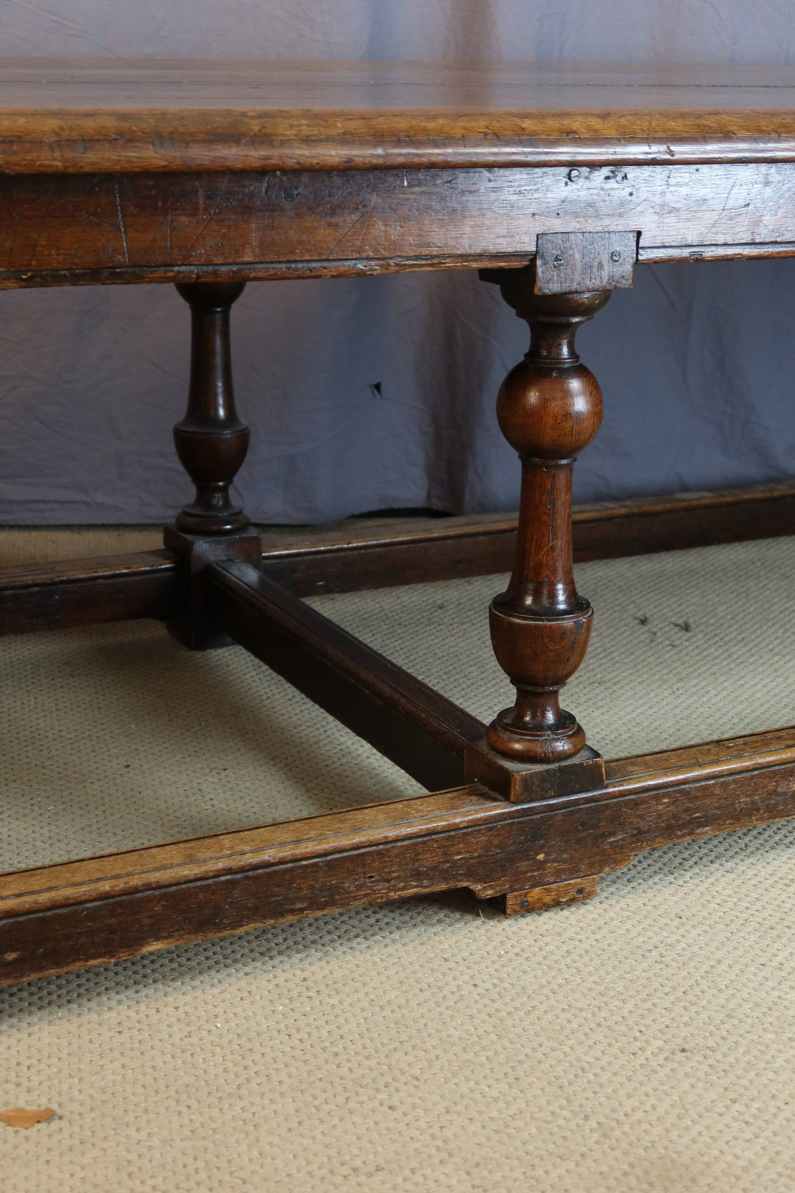 Table de salle à manger en chêne, XIXème siècle