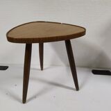 Tripod healer braun formica carries plant