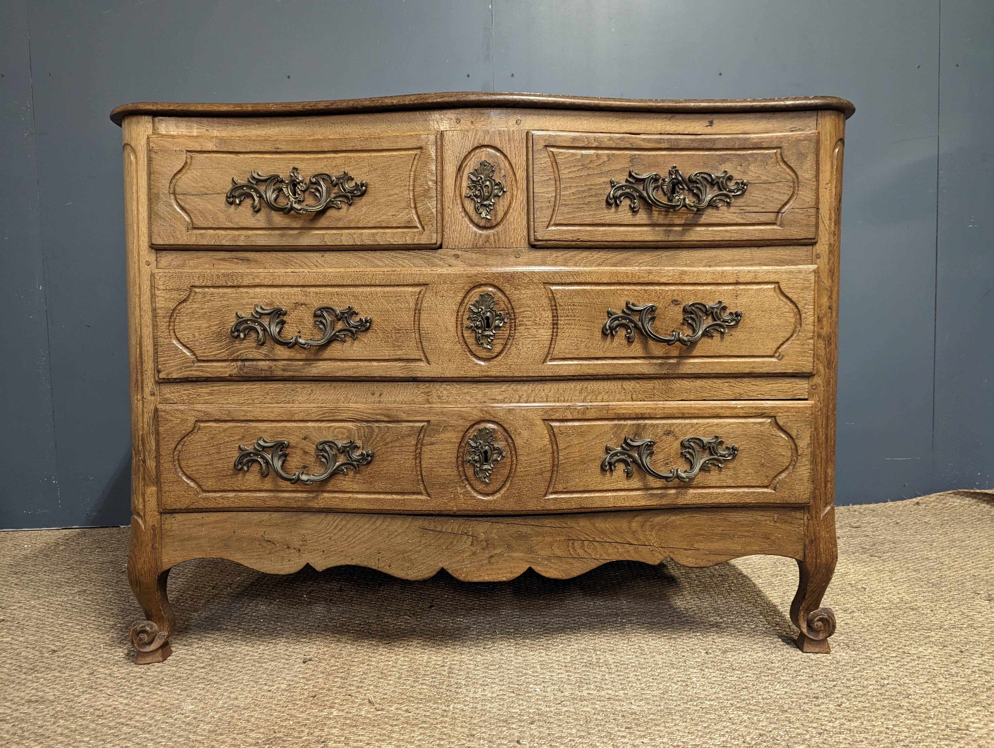 Louis XIV period chest of drawers in oak