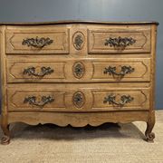 Louis XIV period chest of drawers in oak