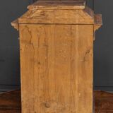 18th century tabernacle decorated with 2 columns and a sun on the facade