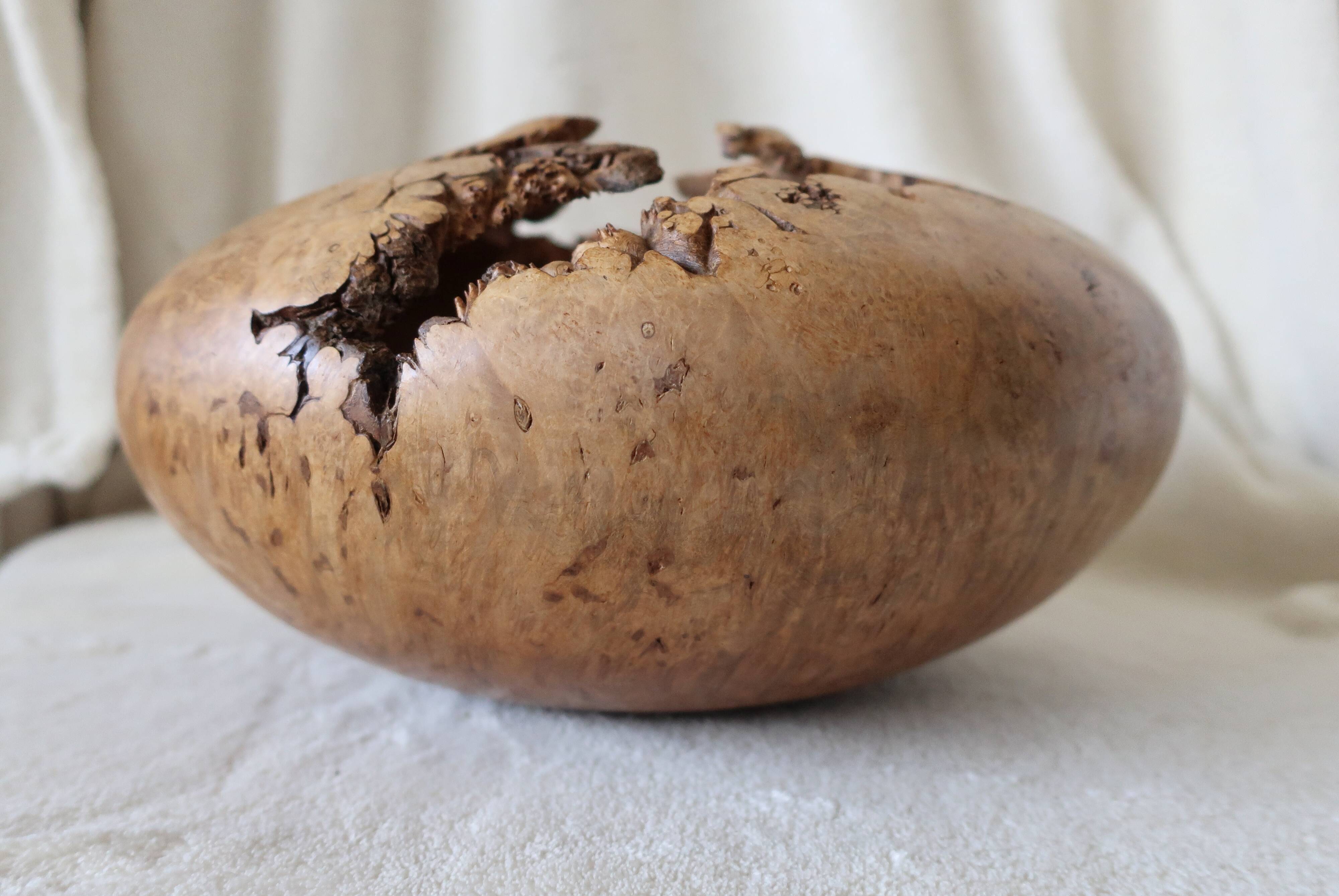 Mike Mahoney, Maple Burl Sculpture Vase, 28cm, Very Good Condition