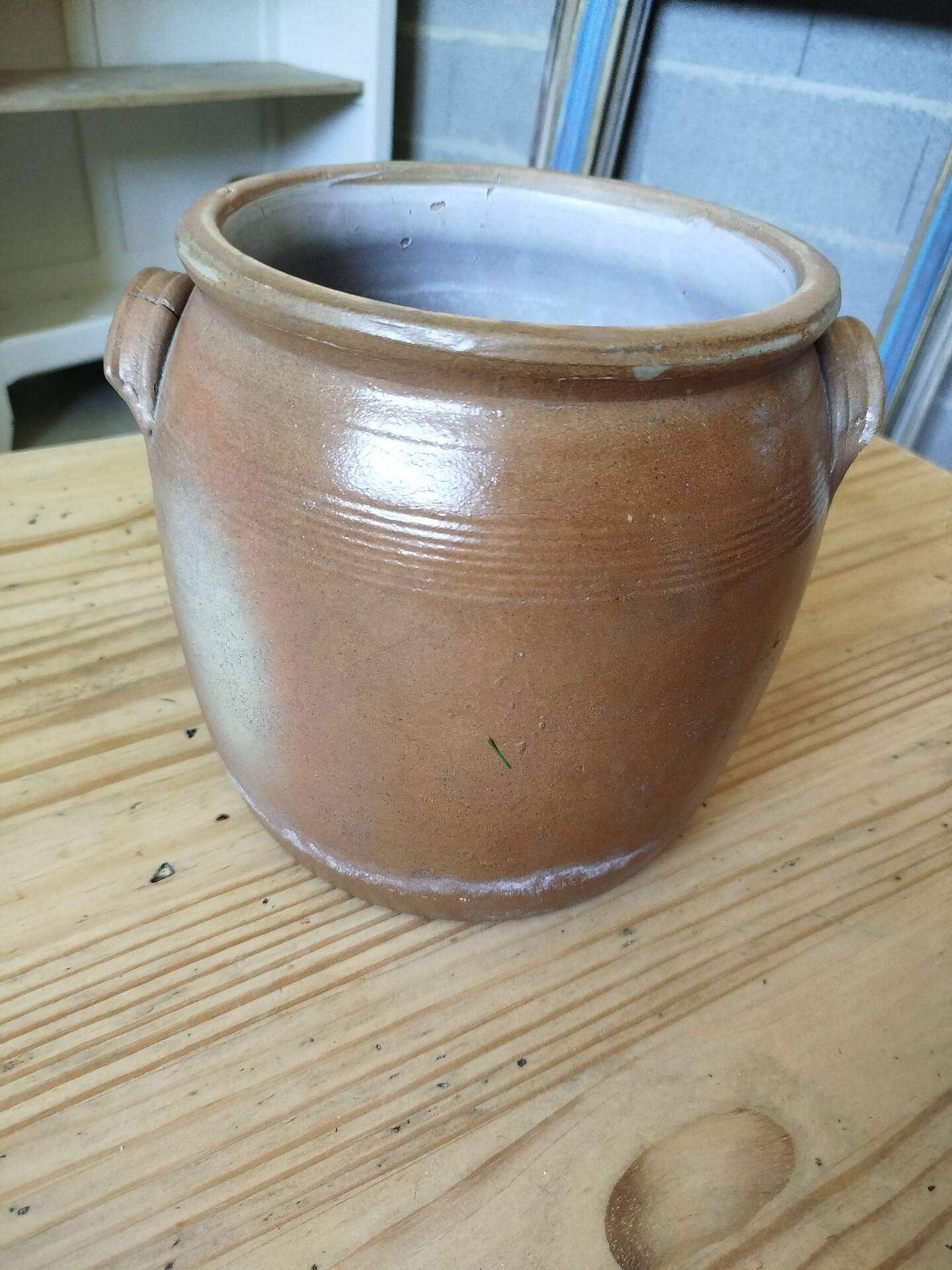 Grease pot