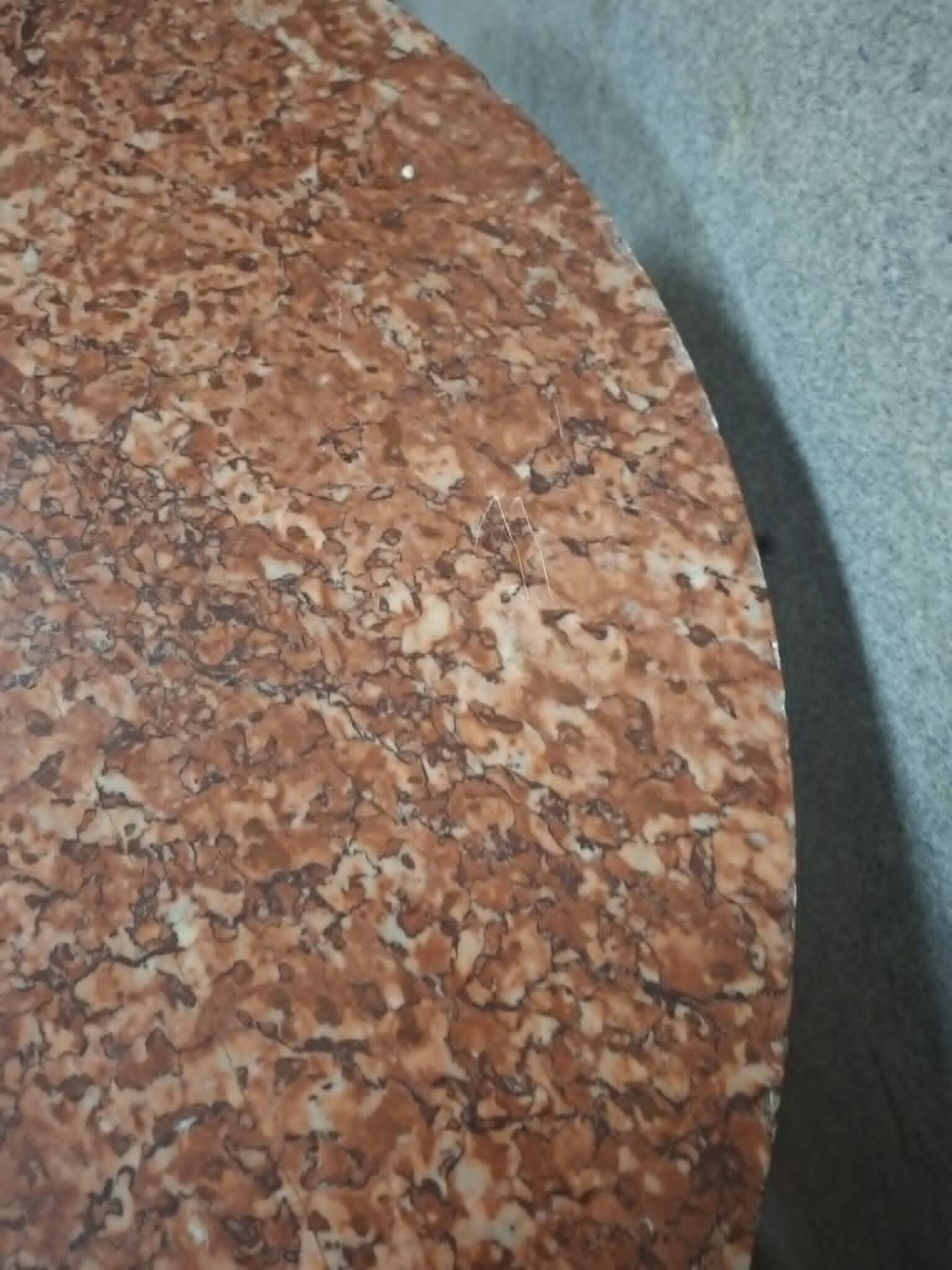 Empire guéridon table in solid mahogany and mahogany veneer.