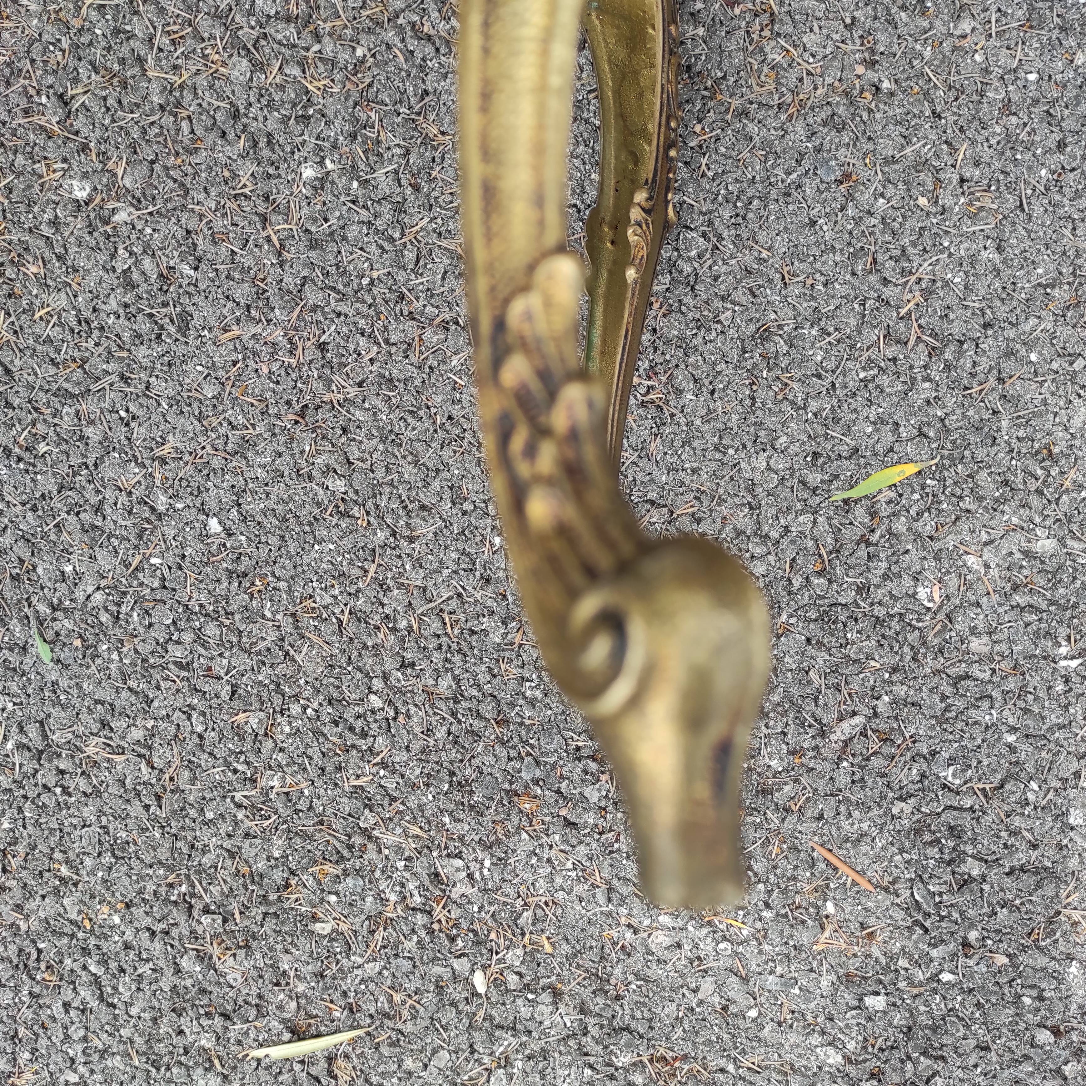 Coffee table with curved legs and pink marble top