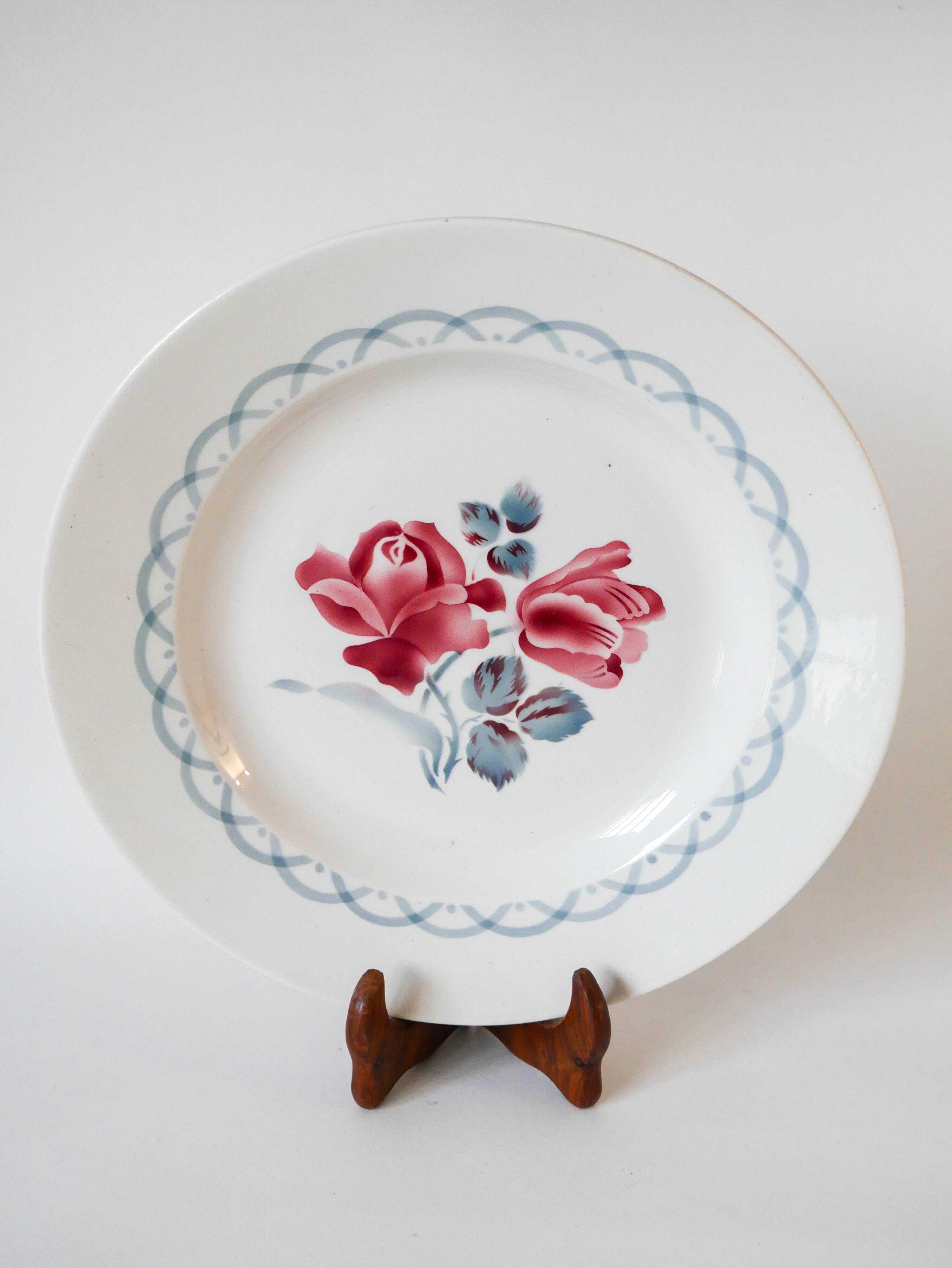 Large Digoin Sarreguemines dish, Cannes model, 1950