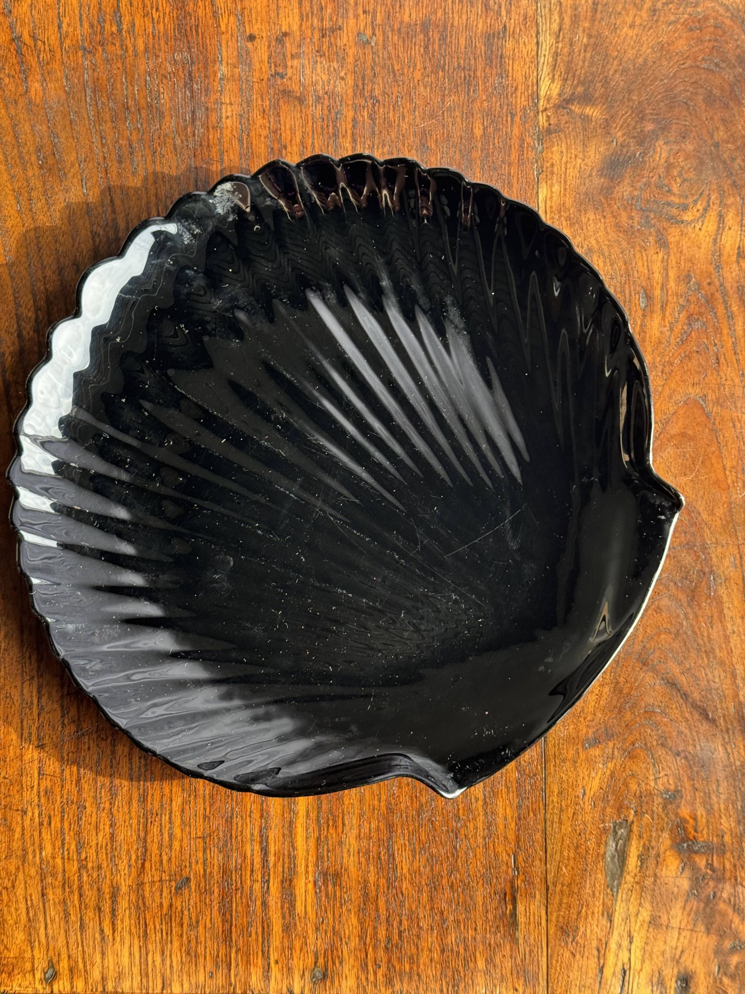 Pair of vintage black glass shell dishes D32 and D26