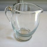 Service de 33 verres à pied et carafe