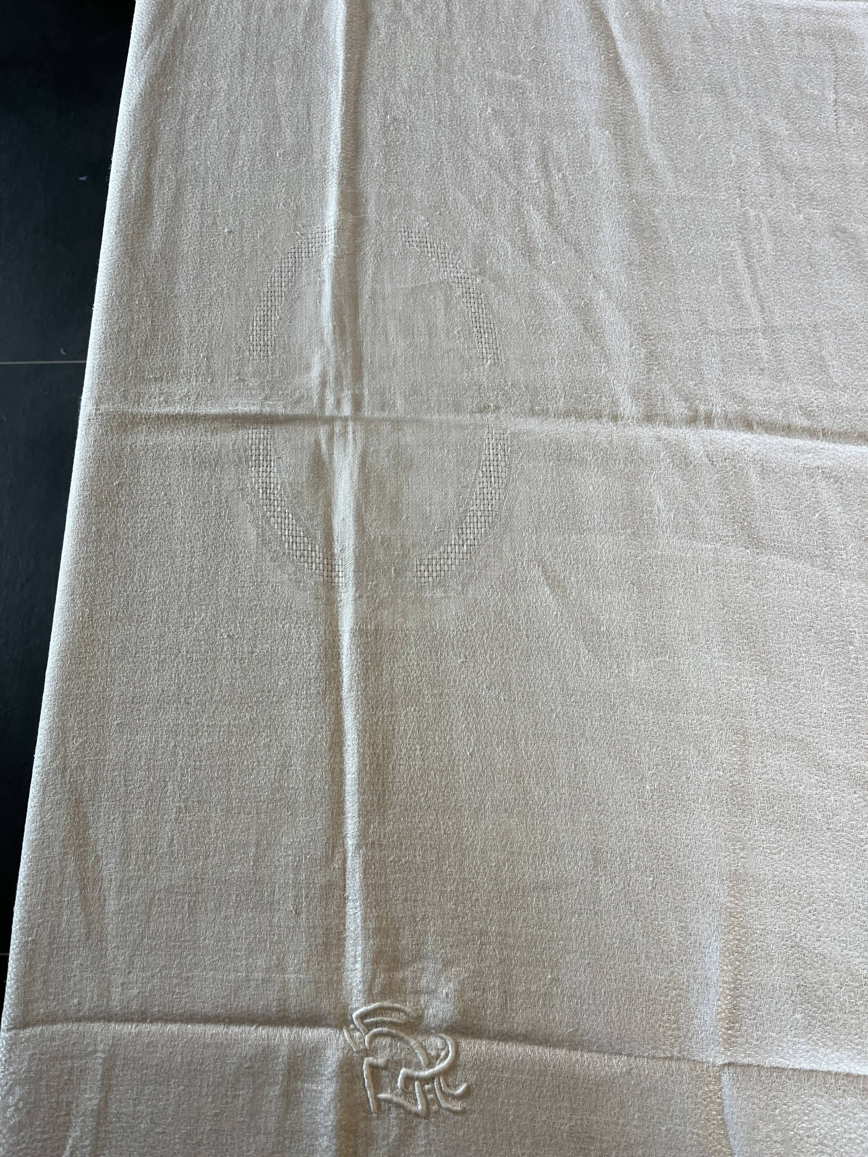 Nappe +12 serviettes avec monogramme brode